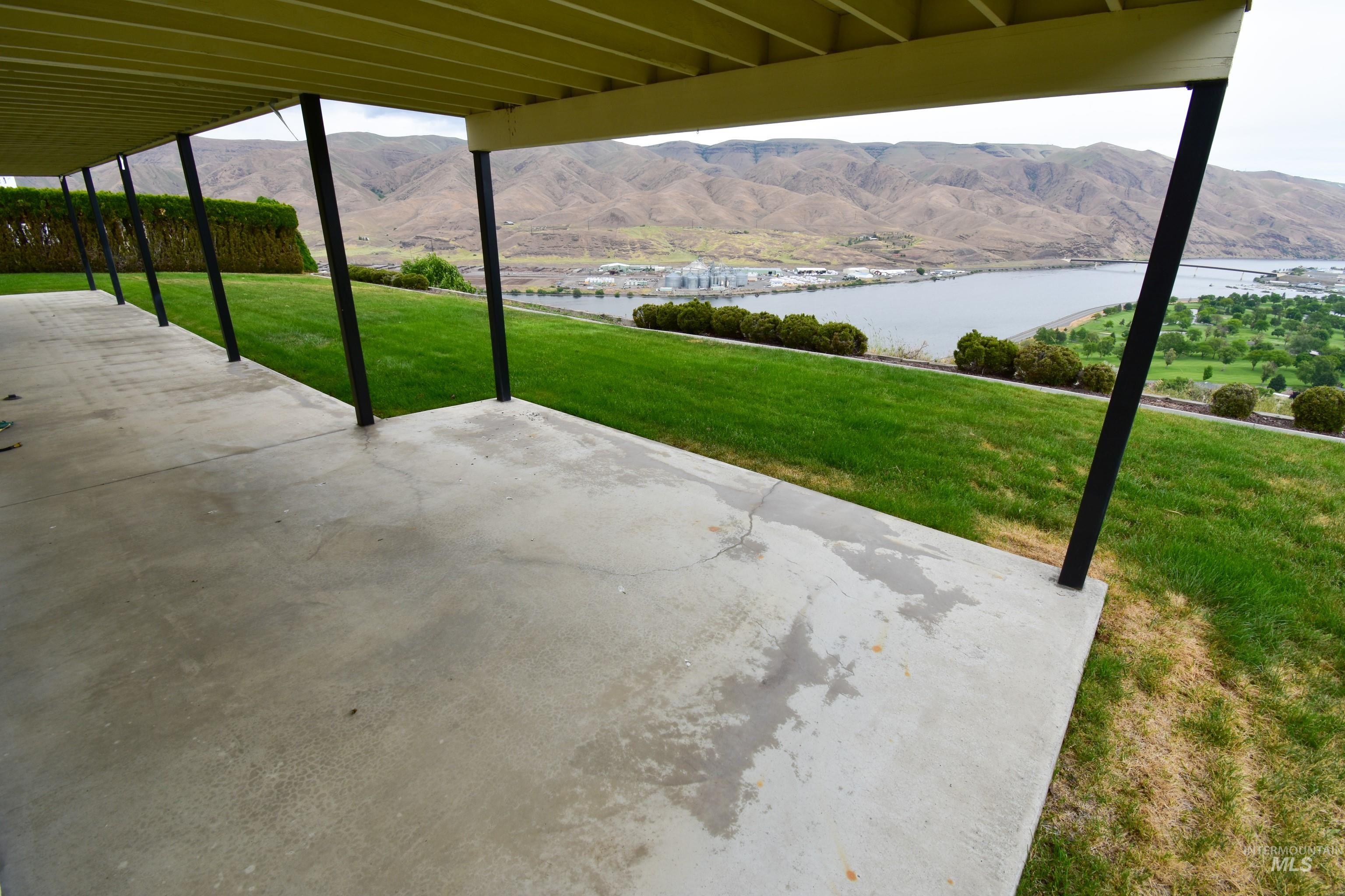 2530 Valleyview Drive, Clarkston, Washington 99403, 4 Bedrooms, 3 Bathrooms, Residential For Sale, Price $749,000,MLS 98947932