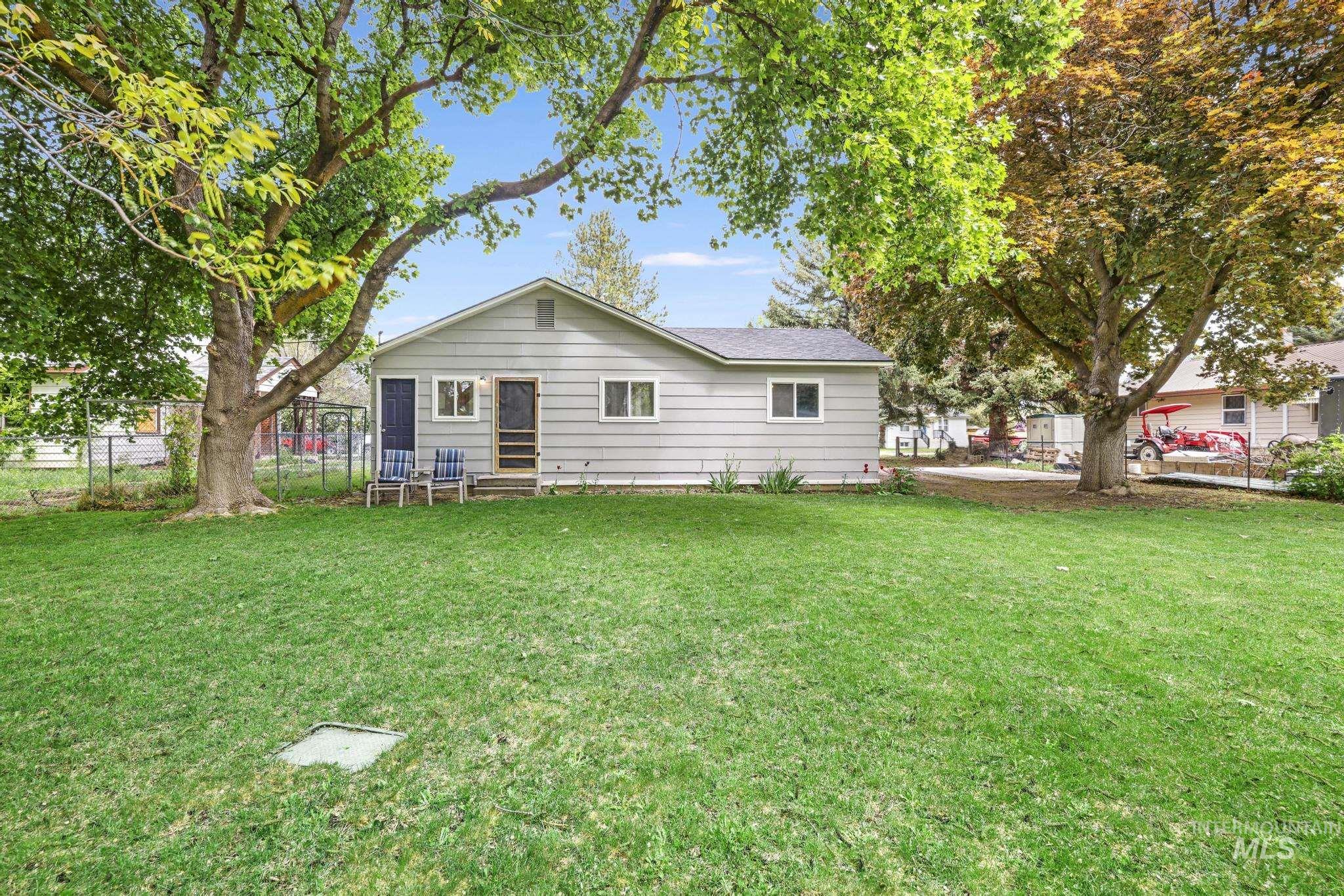 420 E 3rd St, Shoshone, Idaho 83352, 3 Bedrooms, 1 Bathroom, Residential For Sale, Price $279,000,MLS 98947988