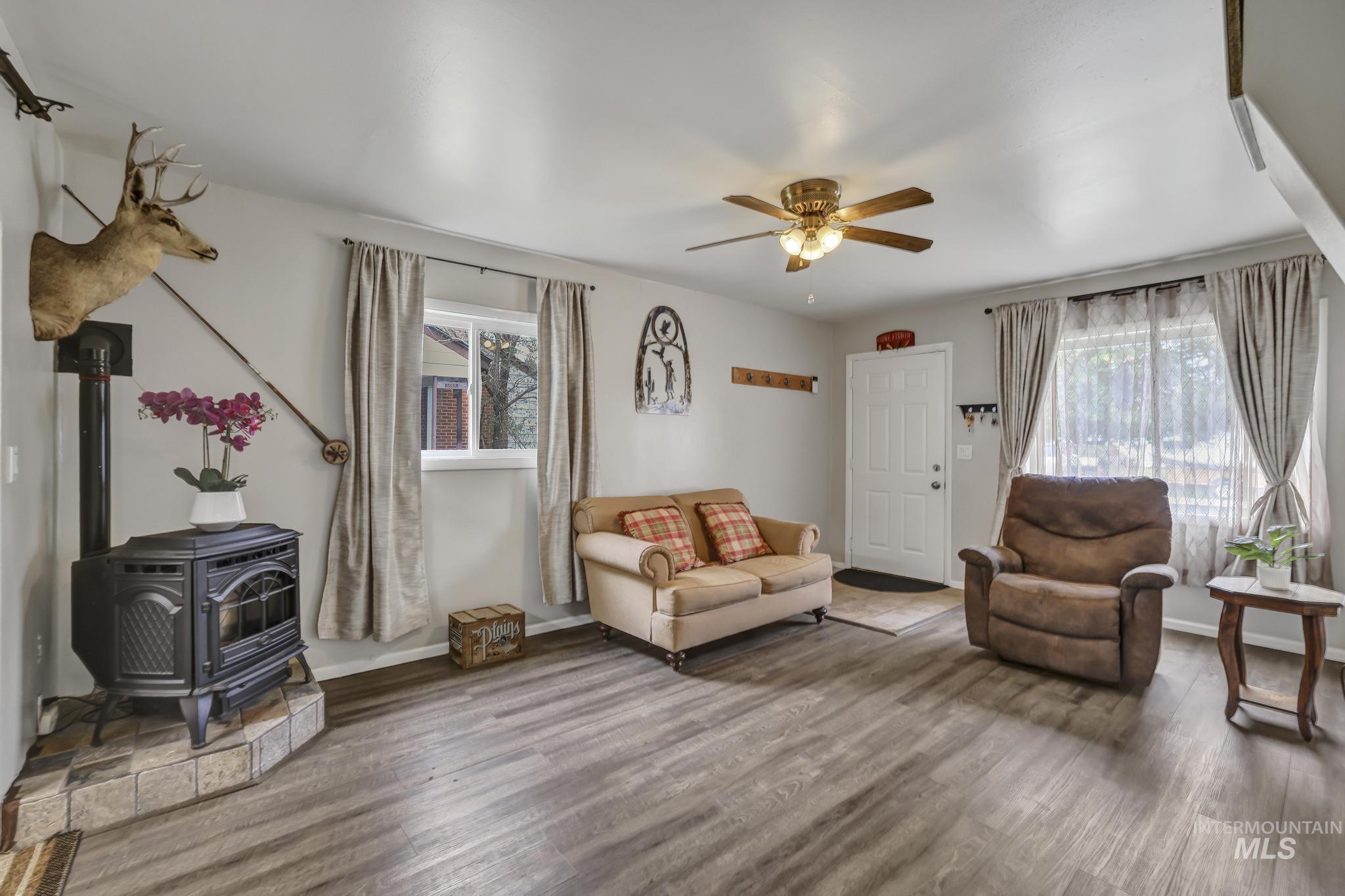 420 E 3rd St, Shoshone, Idaho 83352, 3 Bedrooms, 1 Bathroom, Residential For Sale, Price $279,000,MLS 98947988