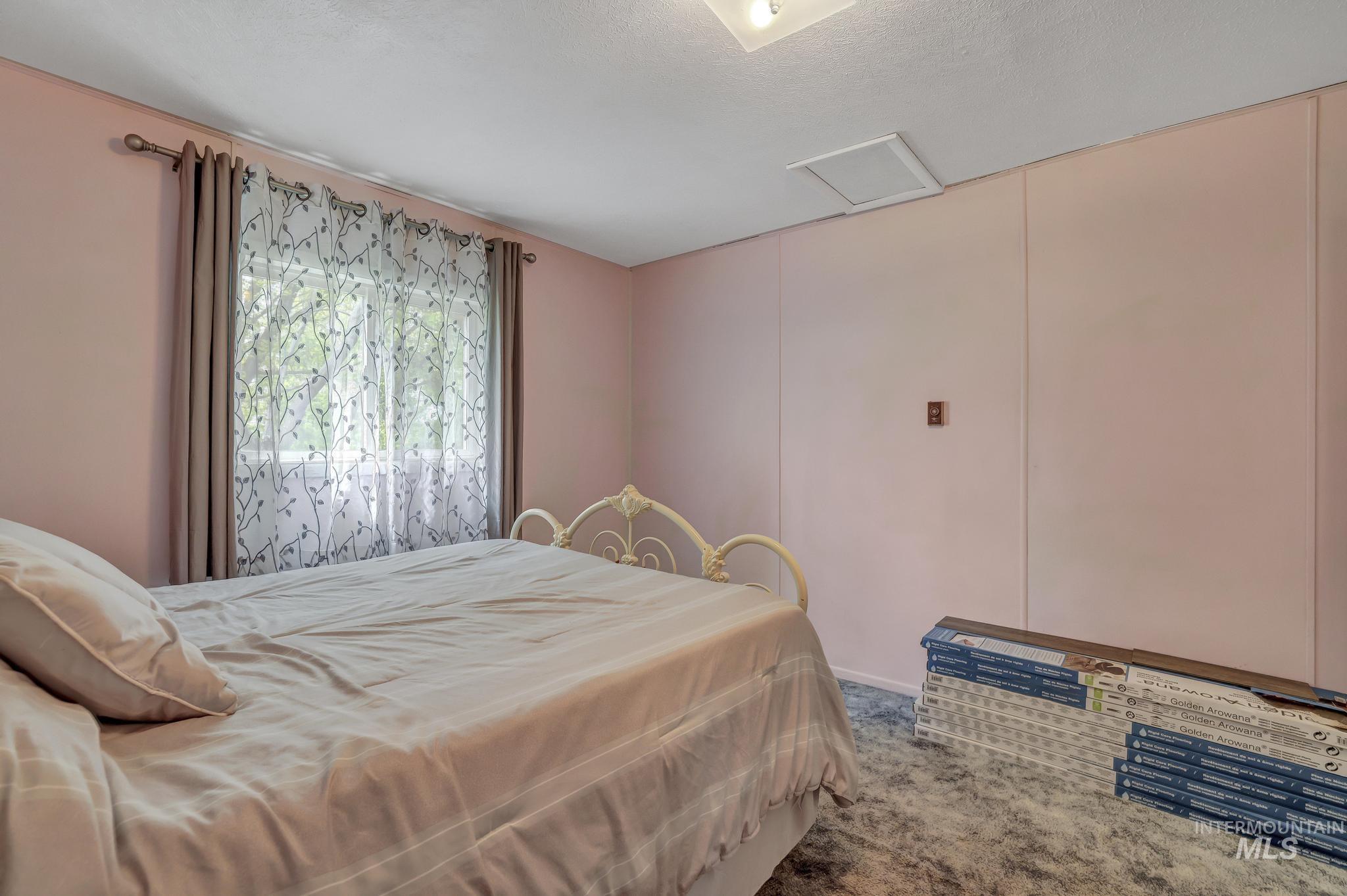 420 E 3rd St, Shoshone, Idaho 83352, 3 Bedrooms, 1 Bathroom, Residential For Sale, Price $279,000,MLS 98947988