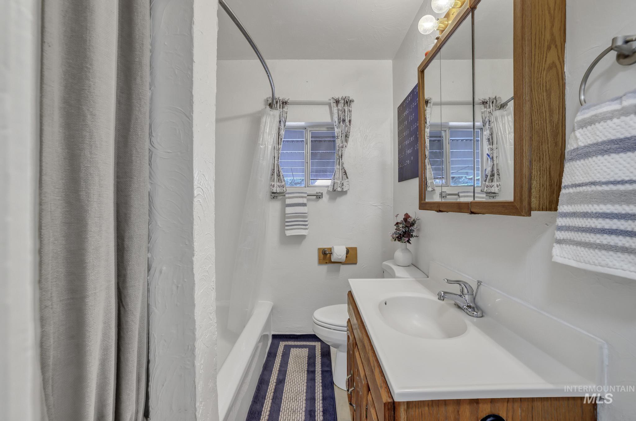 420 E 3rd St, Shoshone, Idaho 83352, 3 Bedrooms, 1 Bathroom, Residential For Sale, Price $279,000,MLS 98947988