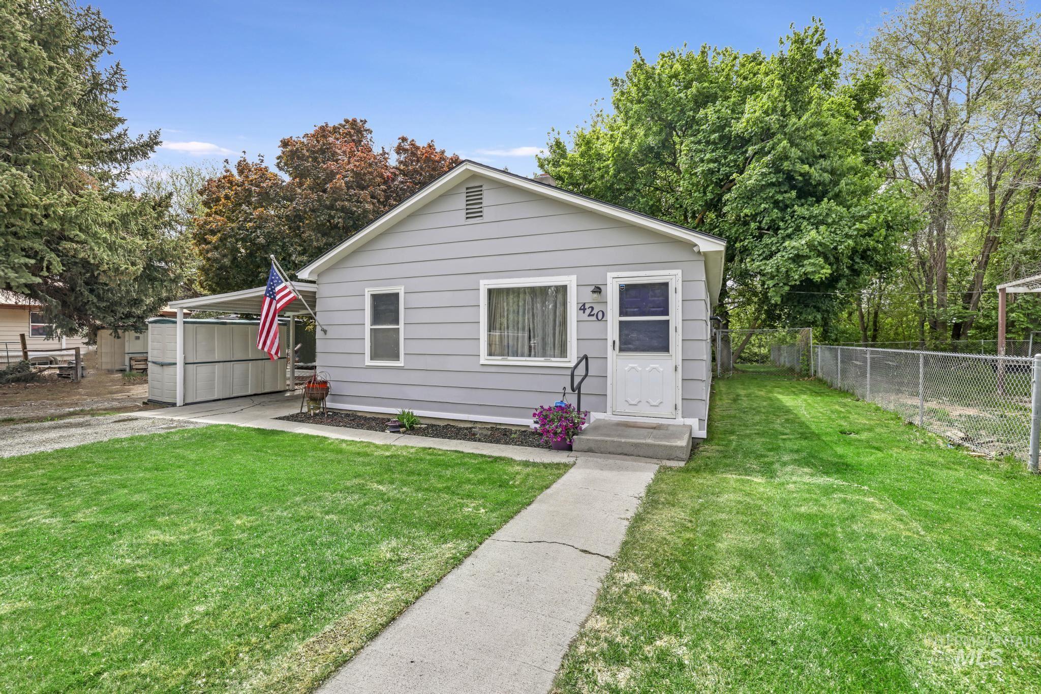 420 E 3rd St, Shoshone, Idaho 83352, 3 Bedrooms, 1 Bathroom, Residential For Sale, Price $279,000,MLS 98947988