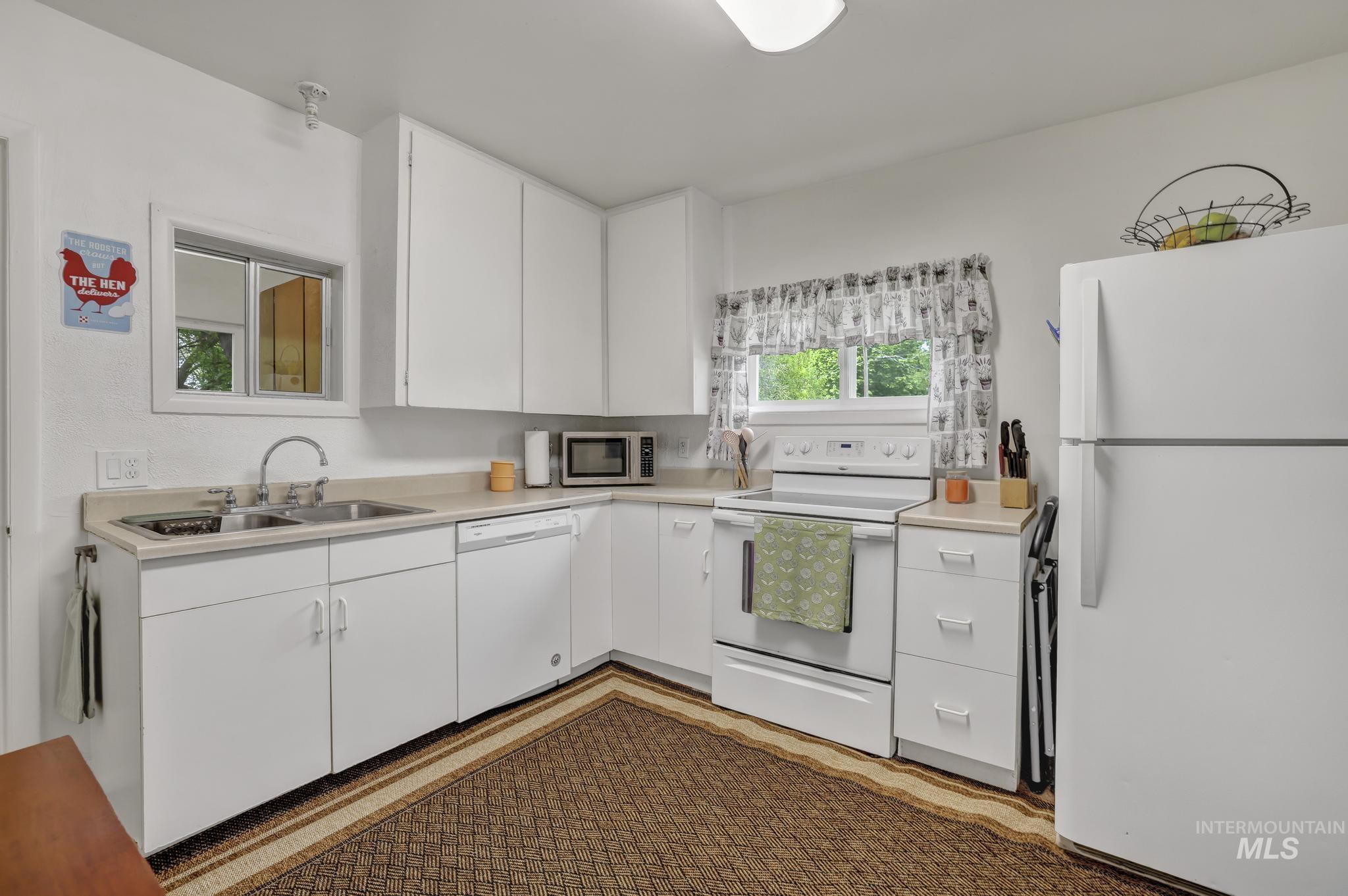 420 E 3rd St, Shoshone, Idaho 83352, 3 Bedrooms, 1 Bathroom, Residential For Sale, Price $279,000,MLS 98947988