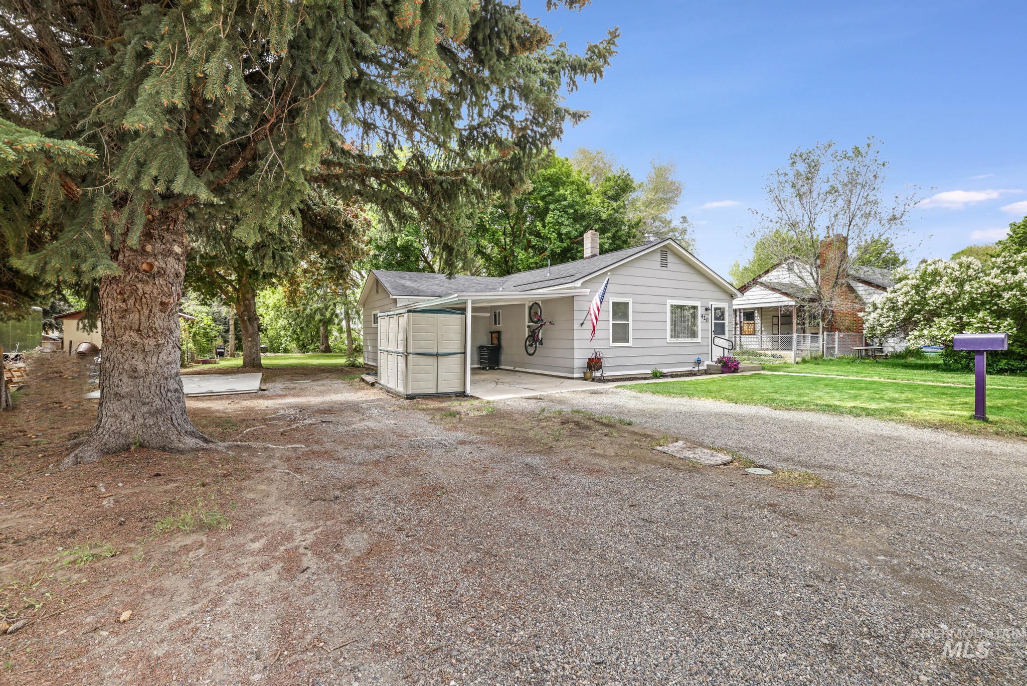 420 E 3rd St, Shoshone, Idaho 83352, 3 Bedrooms, 1 Bathroom, Residential For Sale, Price $279,000,MLS 98947988