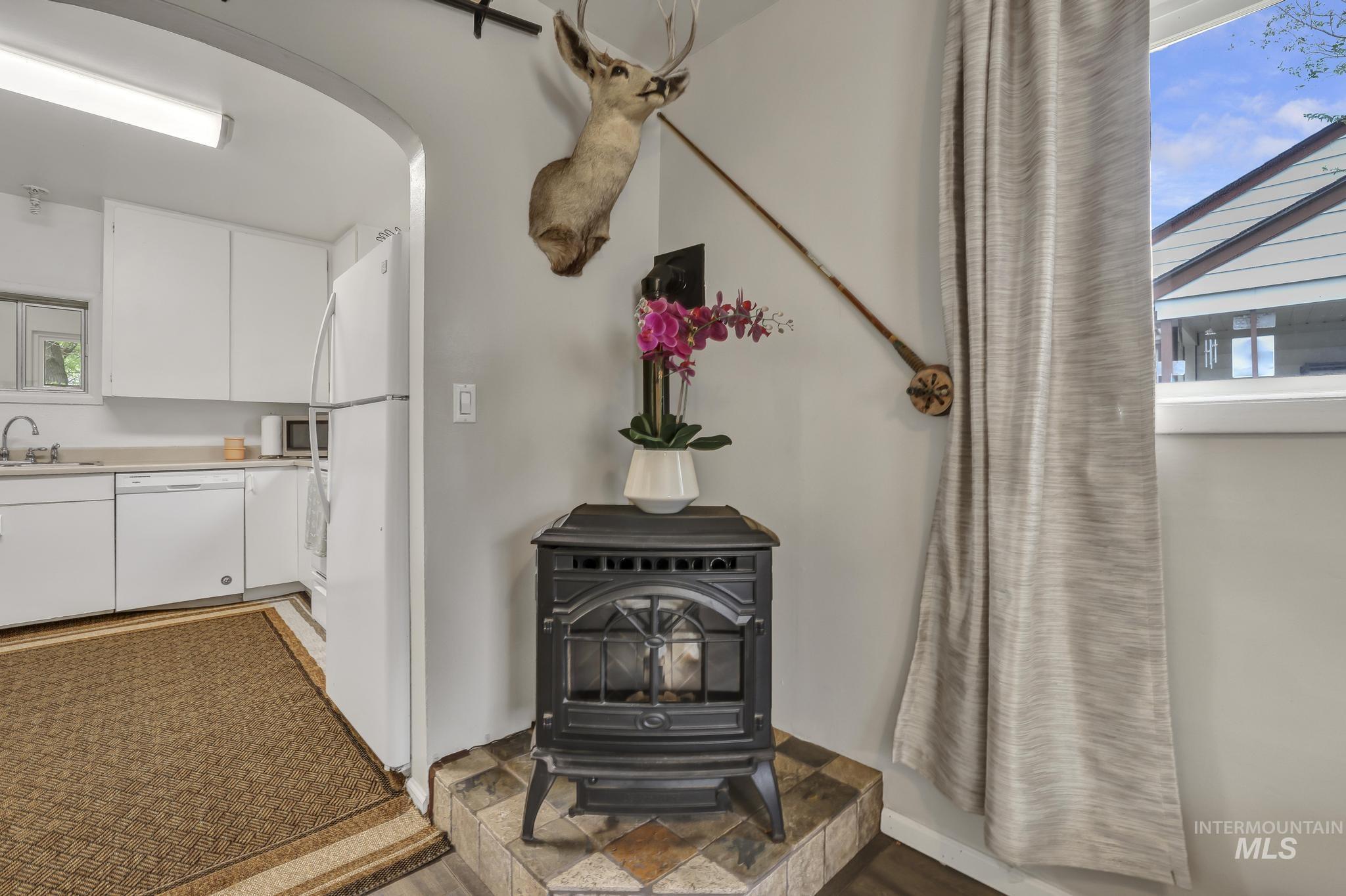 420 E 3rd St, Shoshone, Idaho 83352, 3 Bedrooms, 1 Bathroom, Residential For Sale, Price $279,000,MLS 98947988