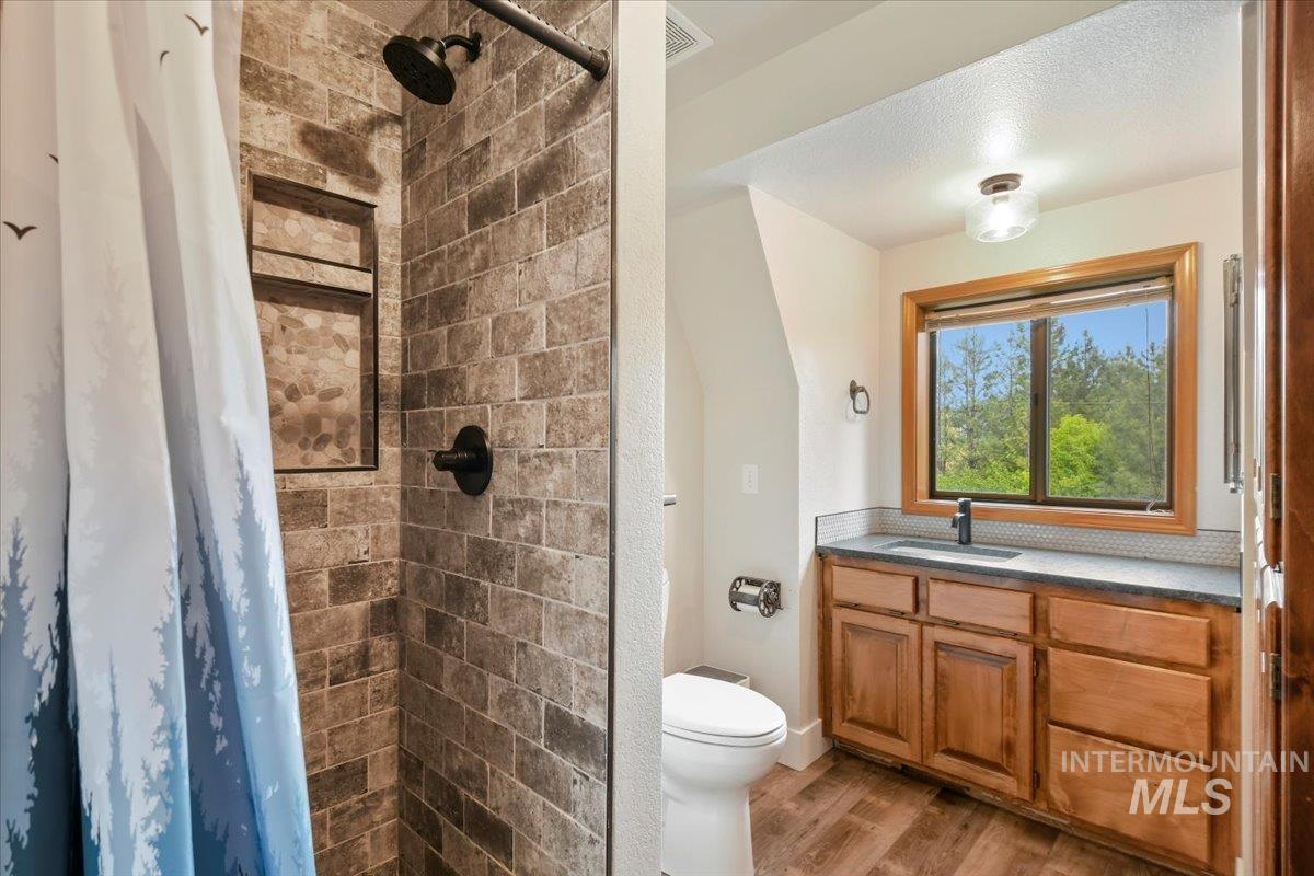 76 W Castle Creek Rd, Garden Valley, Idaho 83622, 3 Bedrooms, 3 Bathrooms, Residential For Sale, Price $699,900,MLS 98948027