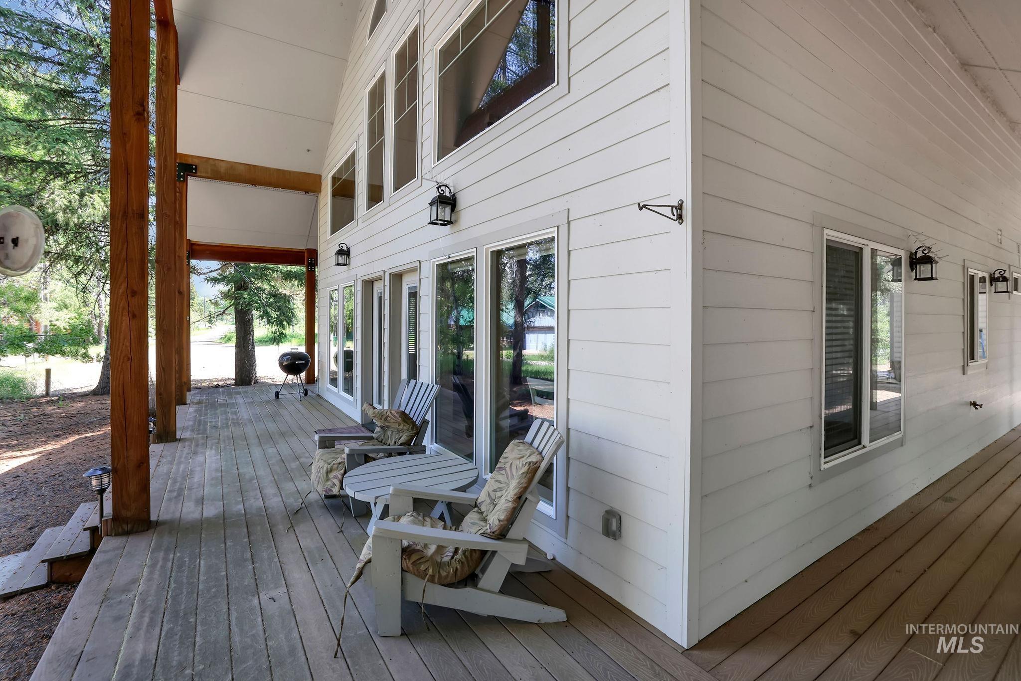 136 Paradise Lane, Donnelly, Idaho 83615, 3 Bedrooms, 2 Bathrooms, Residential For Sale, Price $925,000,MLS 98948134