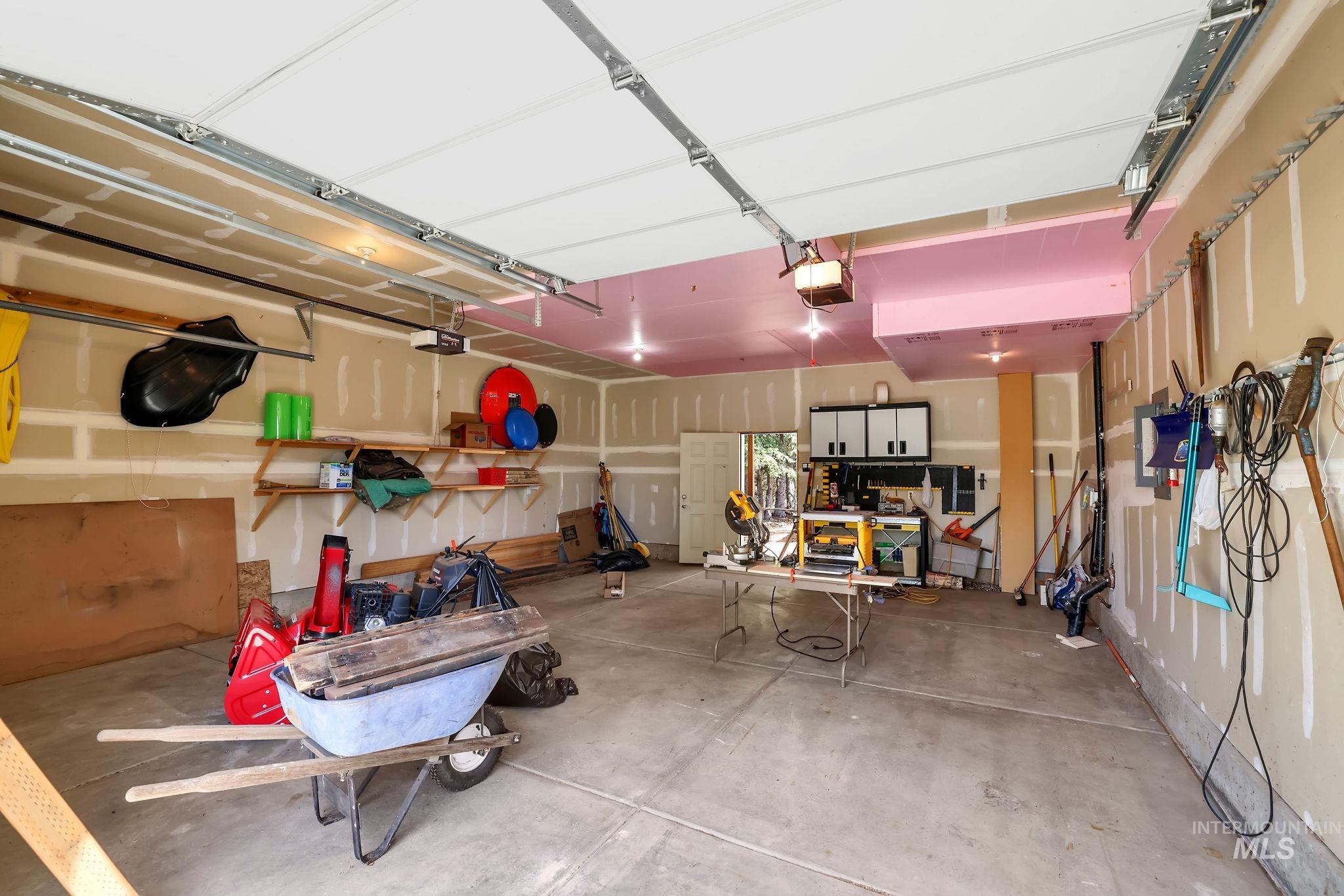 136 Paradise Lane, Donnelly, Idaho 83615, 3 Bedrooms, 2 Bathrooms, Residential For Sale, Price $925,000,MLS 98948134