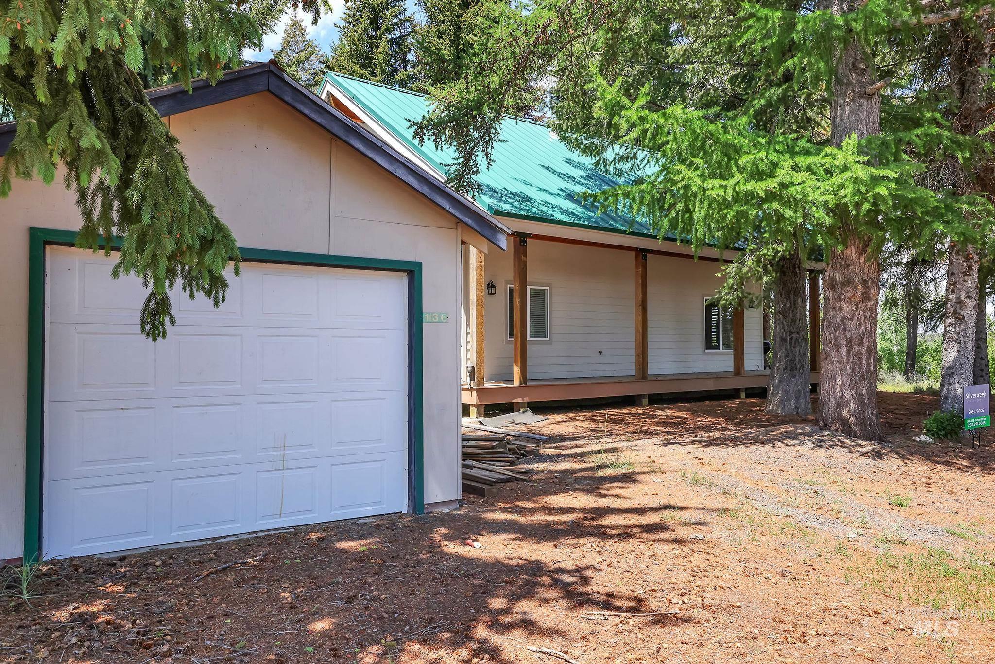 136 Paradise Lane, Donnelly, Idaho 83615, 3 Bedrooms, 2 Bathrooms, Residential For Sale, Price $925,000,MLS 98948134