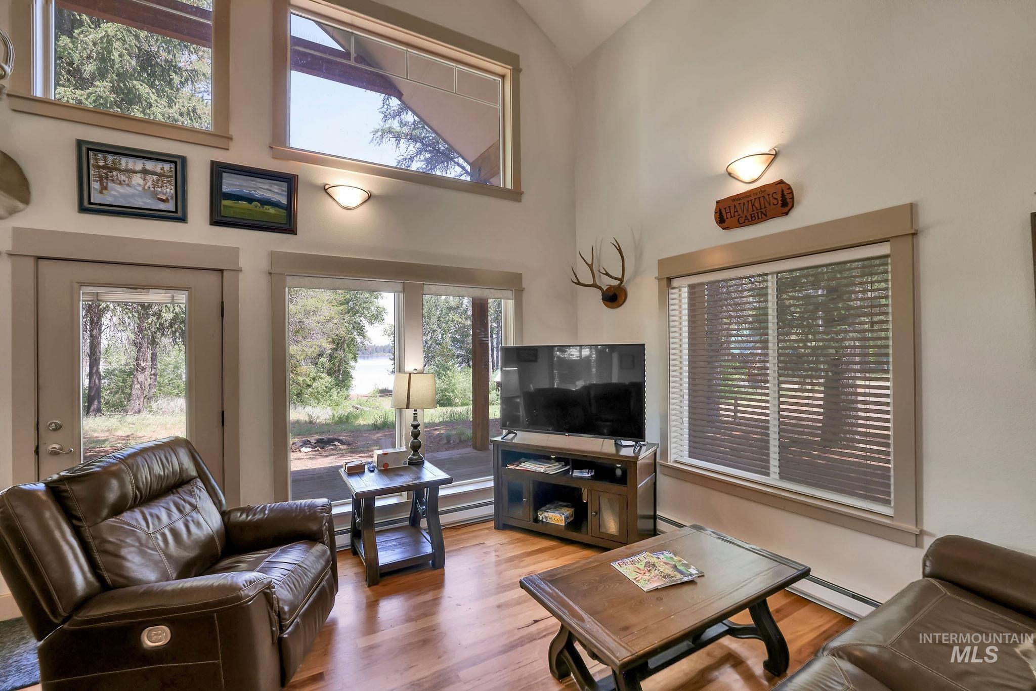 136 Paradise Lane, Donnelly, Idaho 83615, 3 Bedrooms, 2 Bathrooms, Residential For Sale, Price $925,000,MLS 98948134