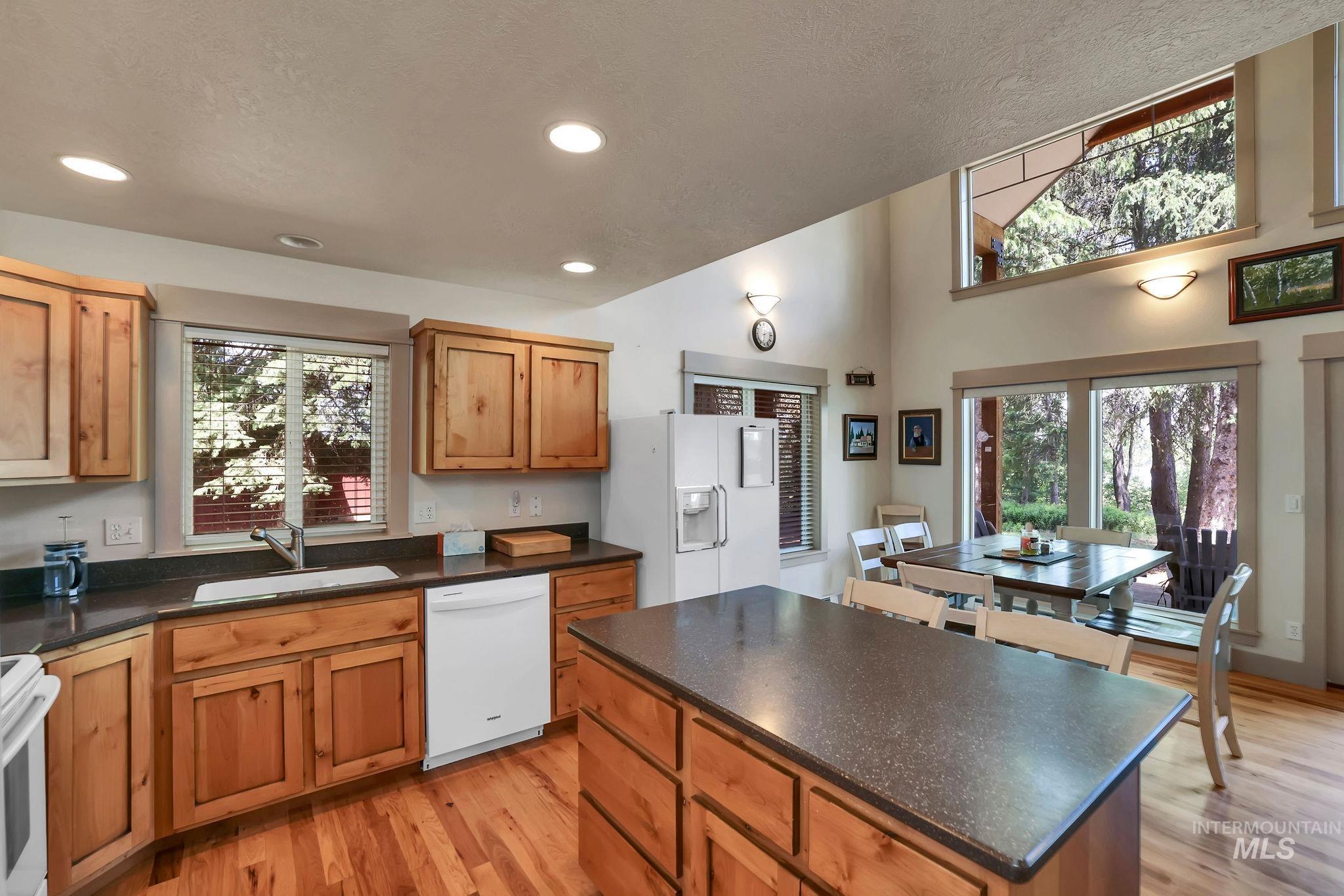 136 Paradise Lane, Donnelly, Idaho 83615, 3 Bedrooms, 2 Bathrooms, Residential For Sale, Price $925,000,MLS 98948134