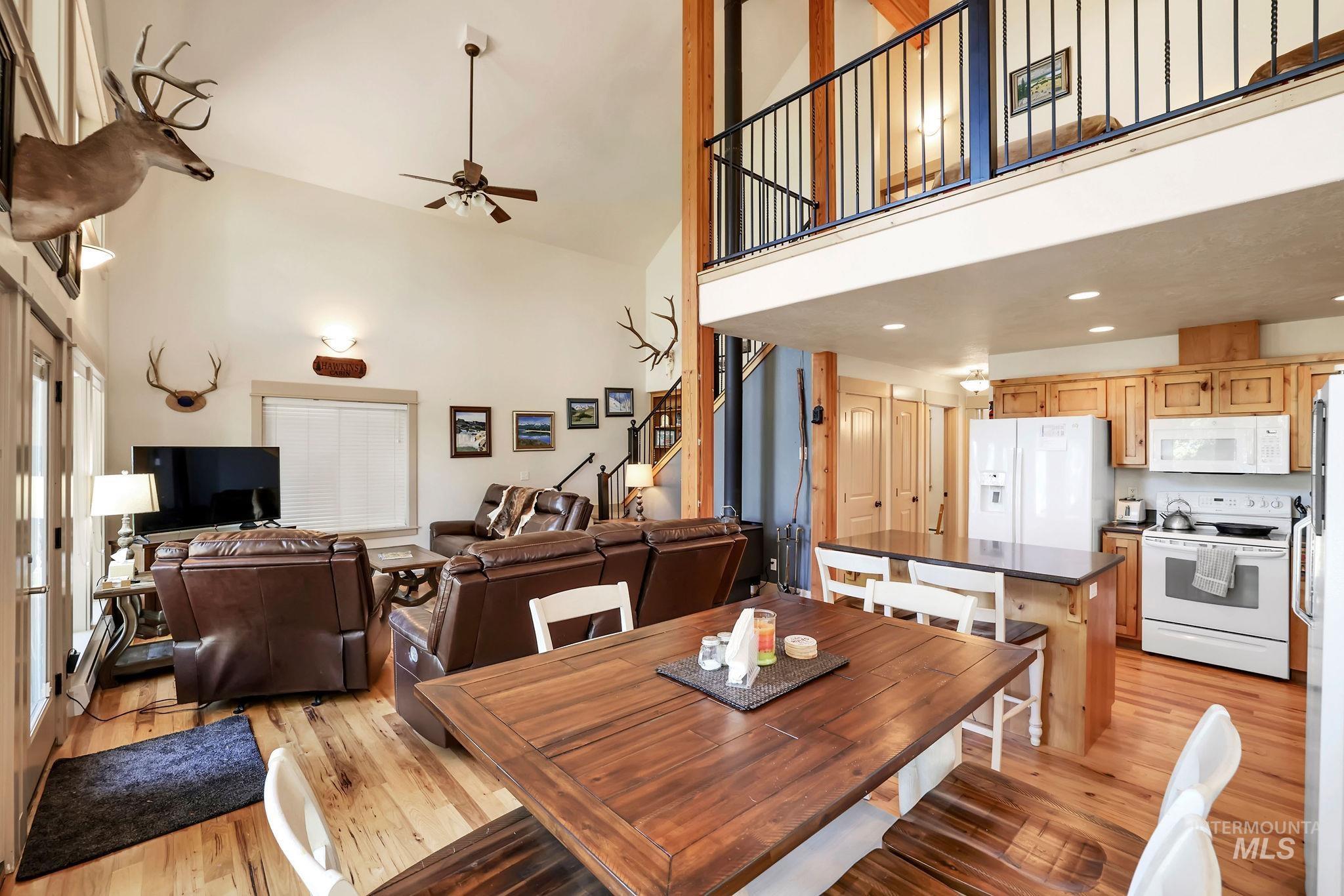 136 Paradise Lane, Donnelly, Idaho 83615, 3 Bedrooms, 2 Bathrooms, Residential For Sale, Price $925,000,MLS 98948134