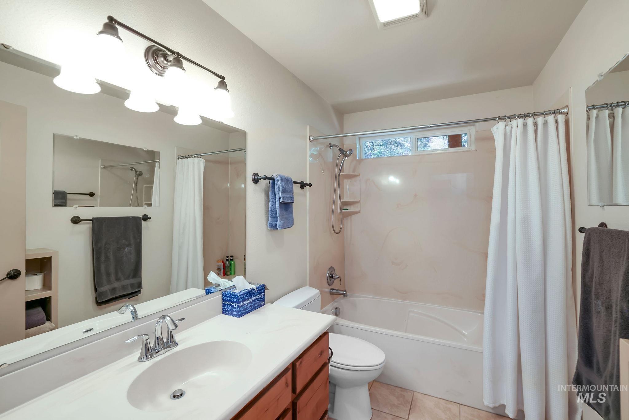 136 Paradise Lane, Donnelly, Idaho 83615, 3 Bedrooms, 2 Bathrooms, Residential For Sale, Price $925,000,MLS 98948134