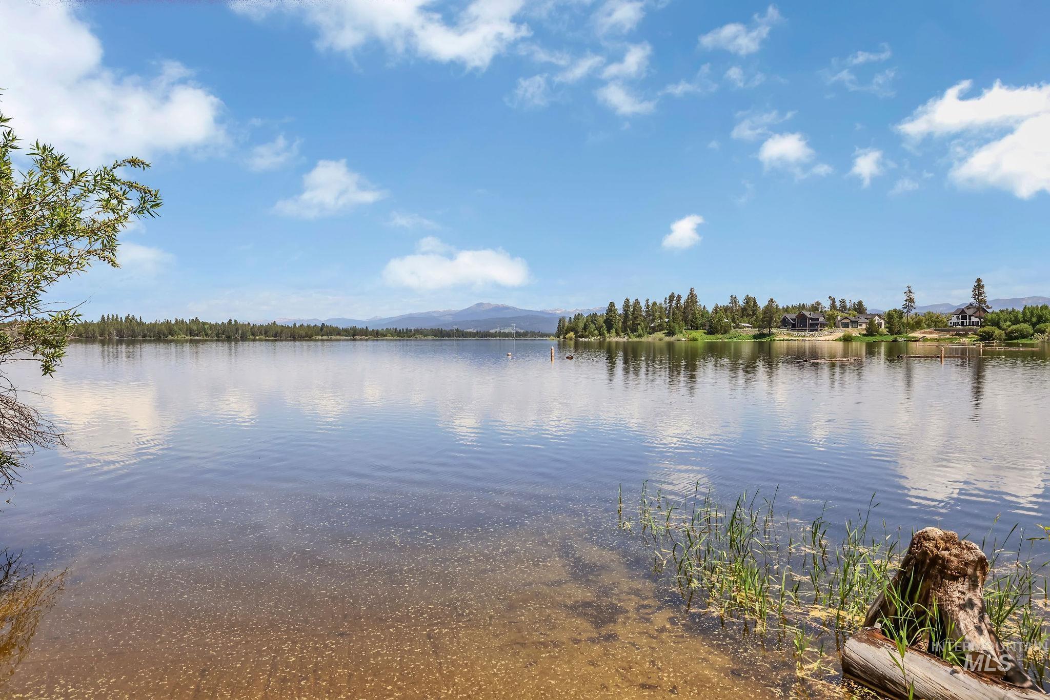 136 Paradise Lane, Donnelly, Idaho 83615, 3 Bedrooms, 2 Bathrooms, Residential For Sale, Price $925,000,MLS 98948134