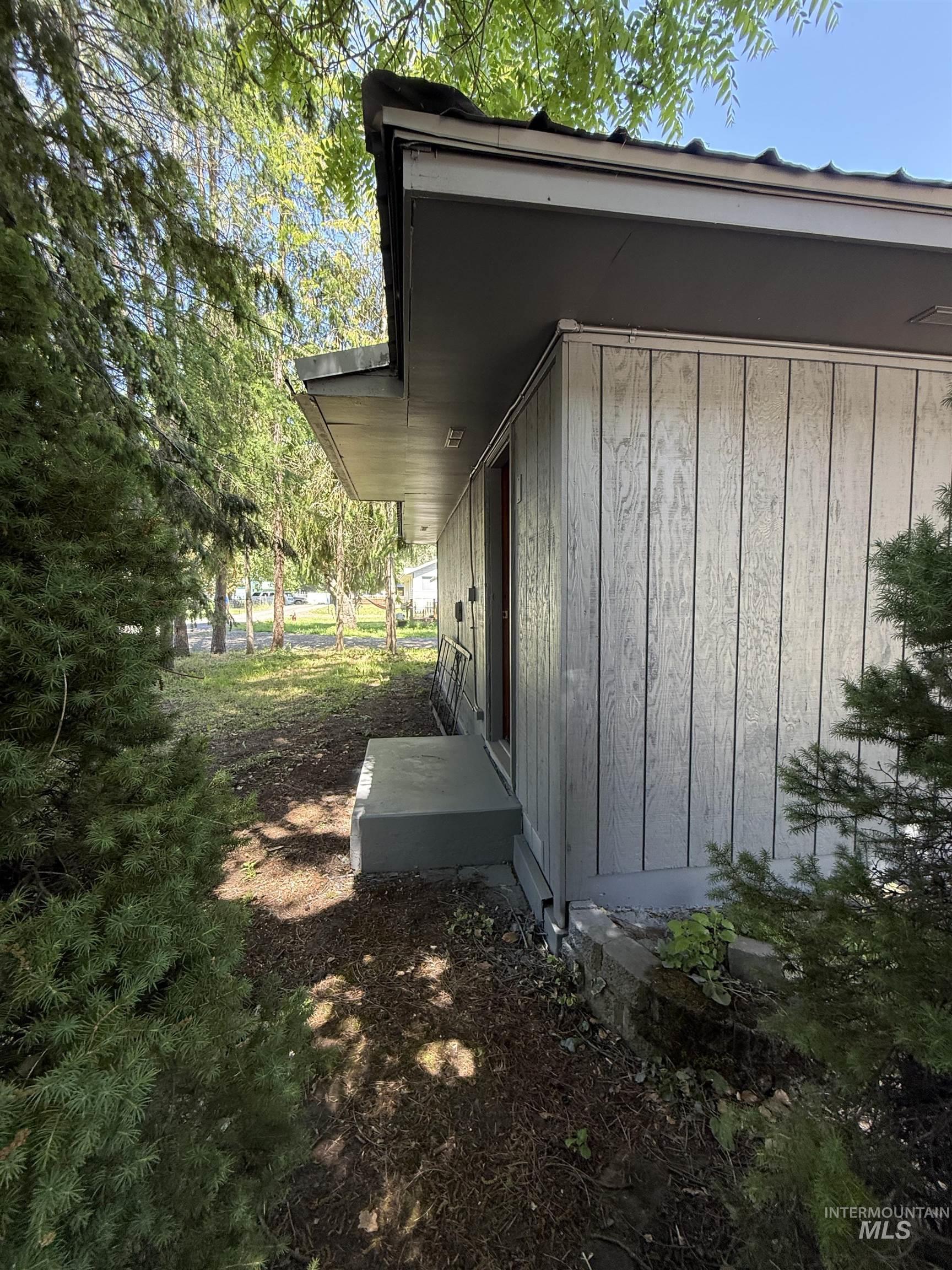 14391 Highway 12, Orofino, Idaho 83544, 4 Rooms, Business/Commercial For Sale, Price $195,000,MLS 98948532