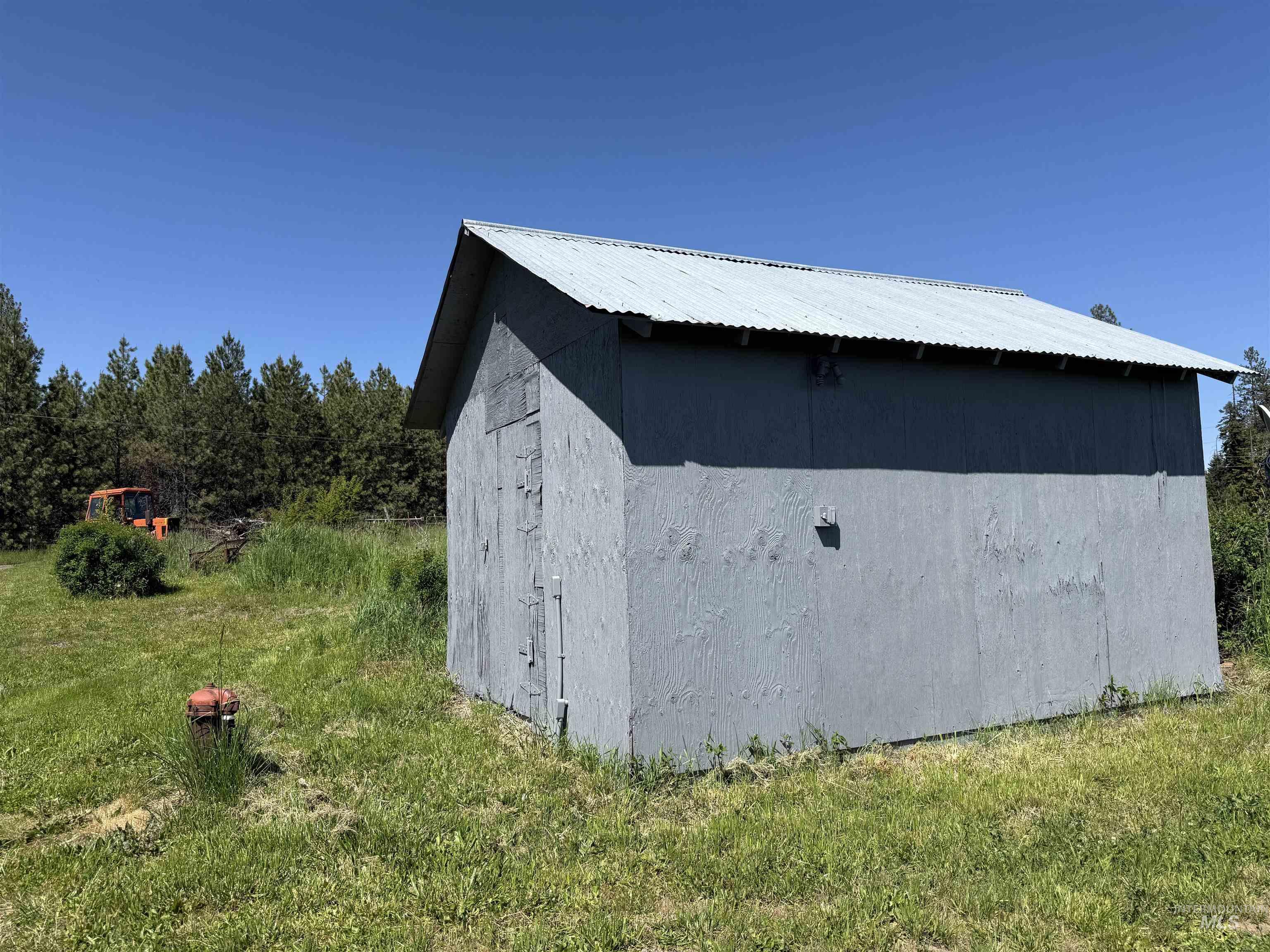 5656 Three Mile Road, Weippe, Idaho 83553, 2 Bedrooms, 2 Bathrooms, Residential For Sale, Price $499,000,MLS 98948544