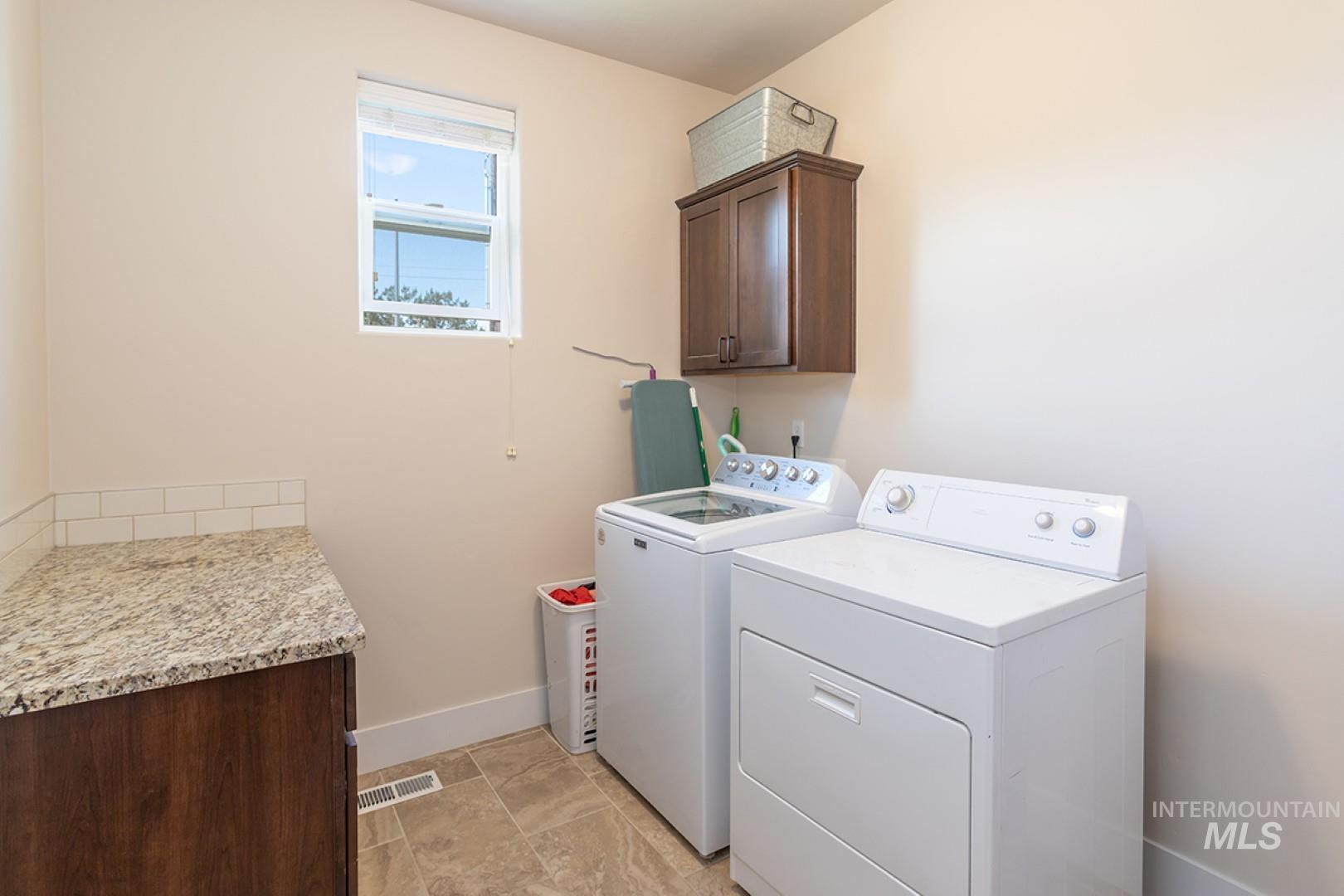 2701 N Summerbrook, Meridian, Idaho 83646, 4 Bedrooms, 2.5 Bathrooms, Residential For Sale, Price $449,900,MLS 98948681