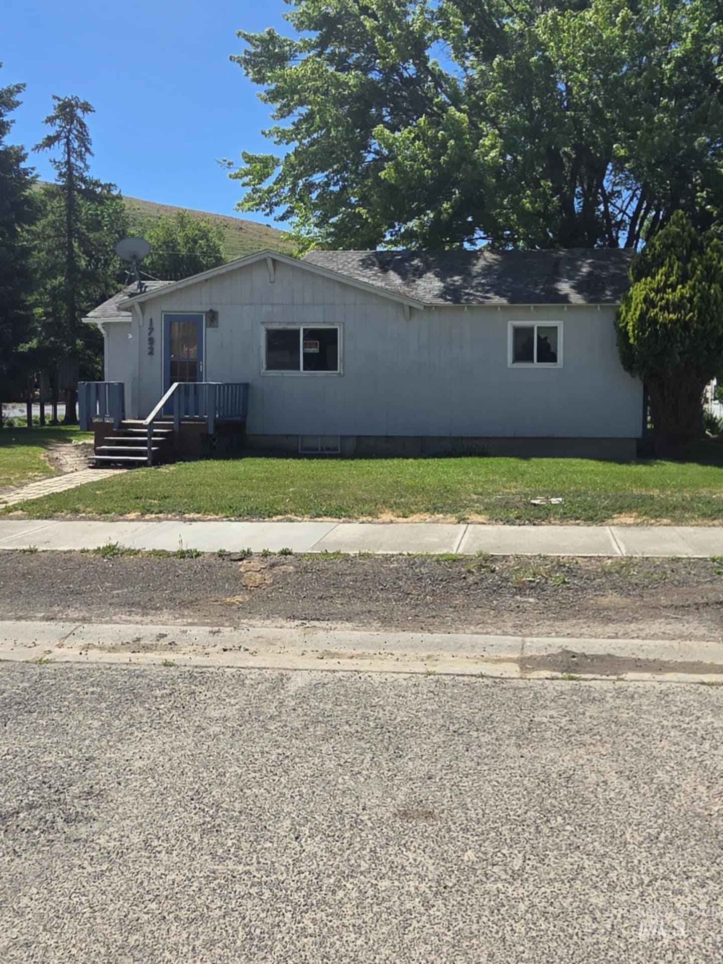 1792 Columbia St, Pomeroy, Washington 99347, 3 Bedrooms, 2 Bathrooms, Residential For Sale, Price $215,000,MLS 98948779