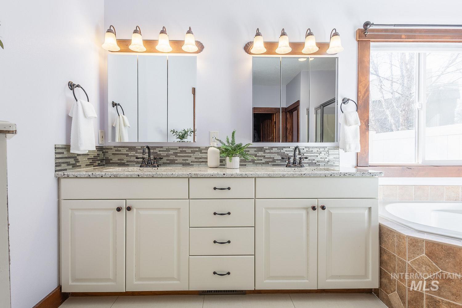 296 N Clearpoint Way, Eagle, Idaho 83616, 5 Bedrooms, 3.5 Bathrooms, Residential For Sale, Price $999,999,MLS 98948833