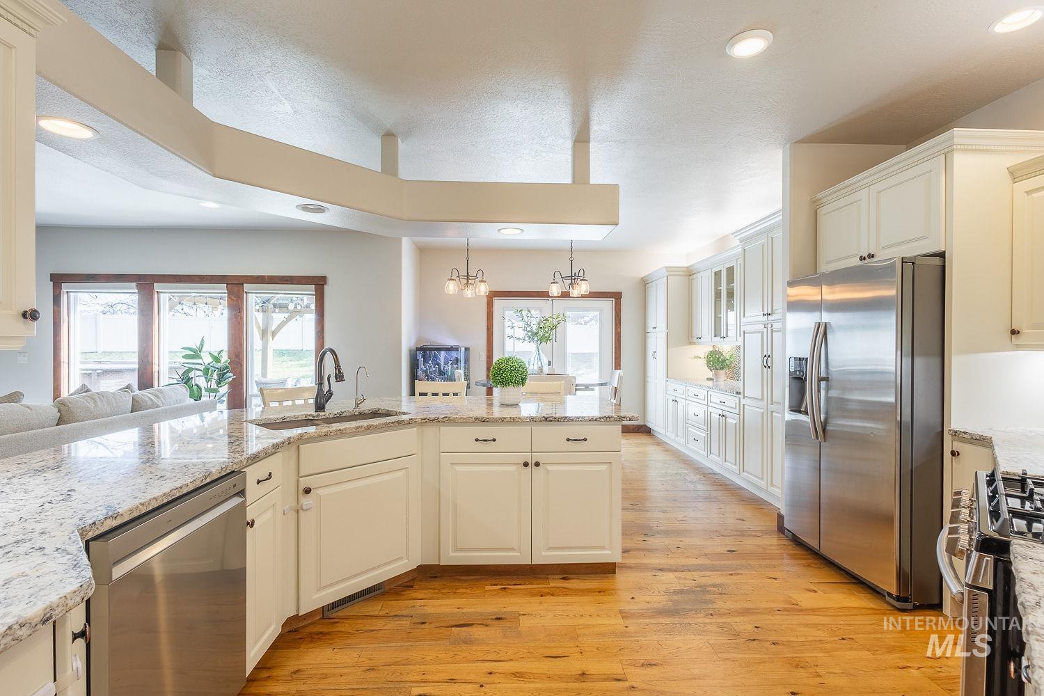 296 N Clearpoint Way, Eagle, Idaho 83616, 5 Bedrooms, 3.5 Bathrooms, Residential For Sale, Price $999,999,MLS 98948833