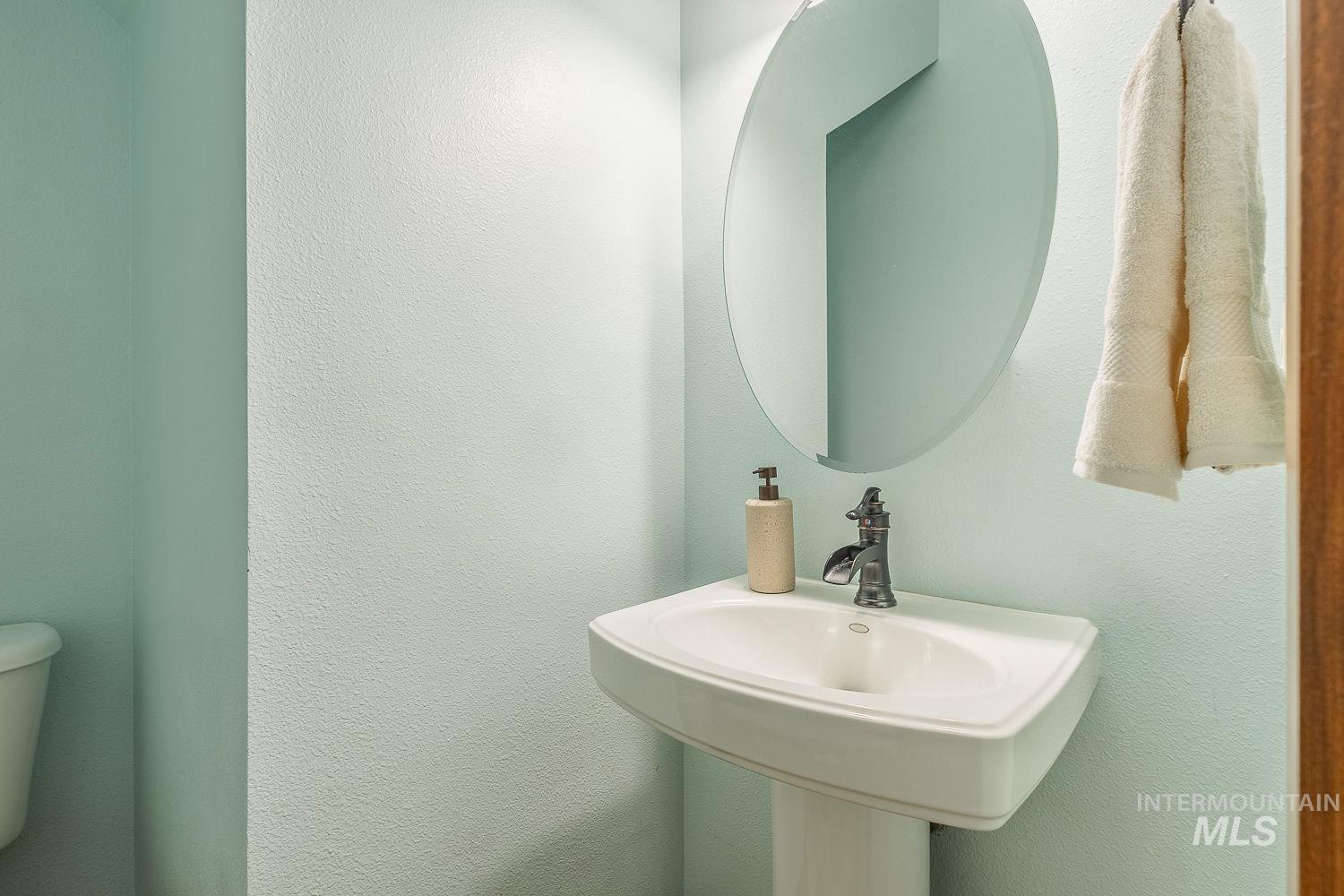 296 N Clearpoint Way, Eagle, Idaho 83616, 5 Bedrooms, 3.5 Bathrooms, Residential For Sale, Price $999,999, 98948833