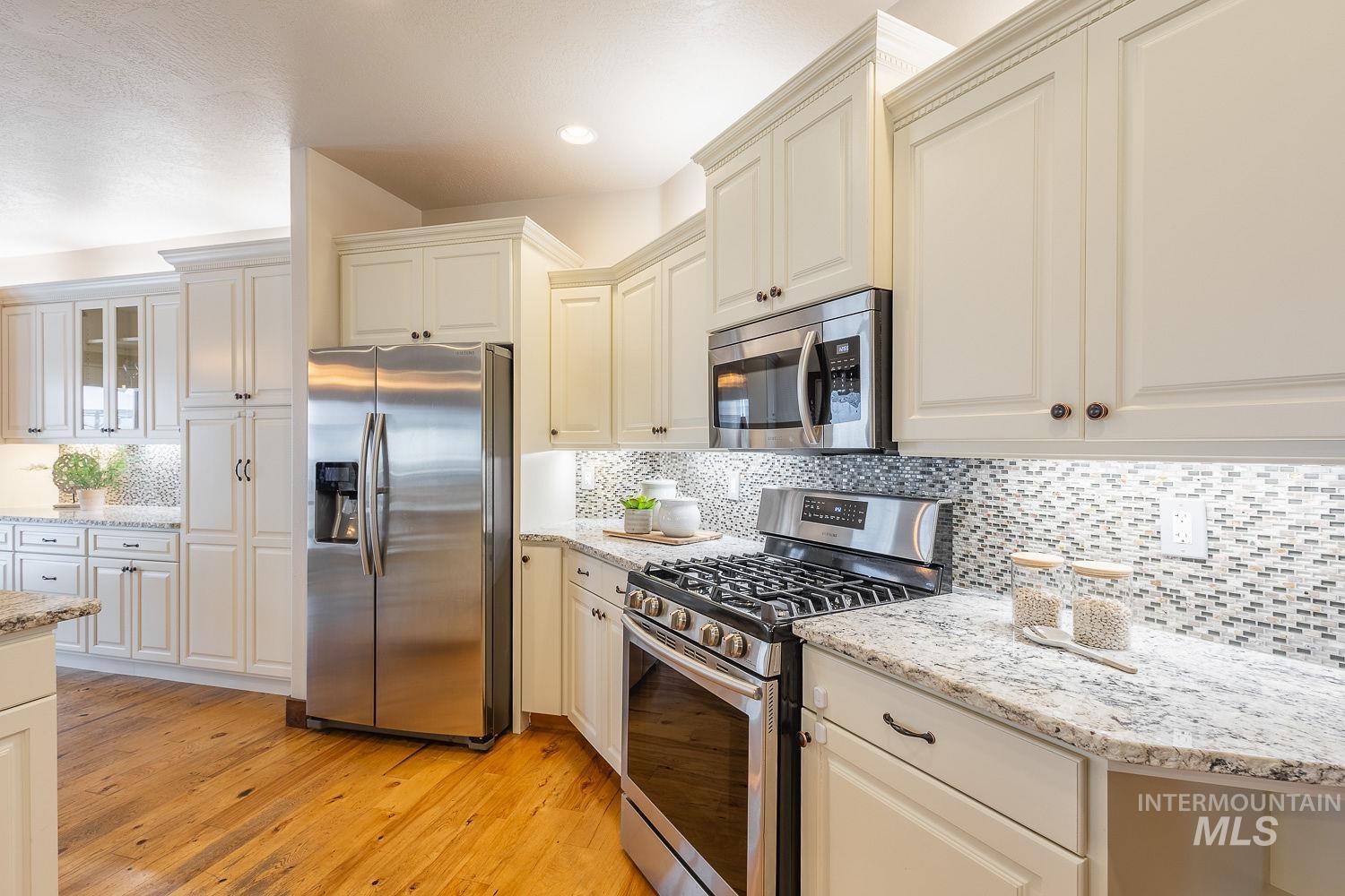 296 N Clearpoint Way, Eagle, Idaho 83616, 5 Bedrooms, 3.5 Bathrooms, Residential For Sale, Price $999,999,MLS 98948833