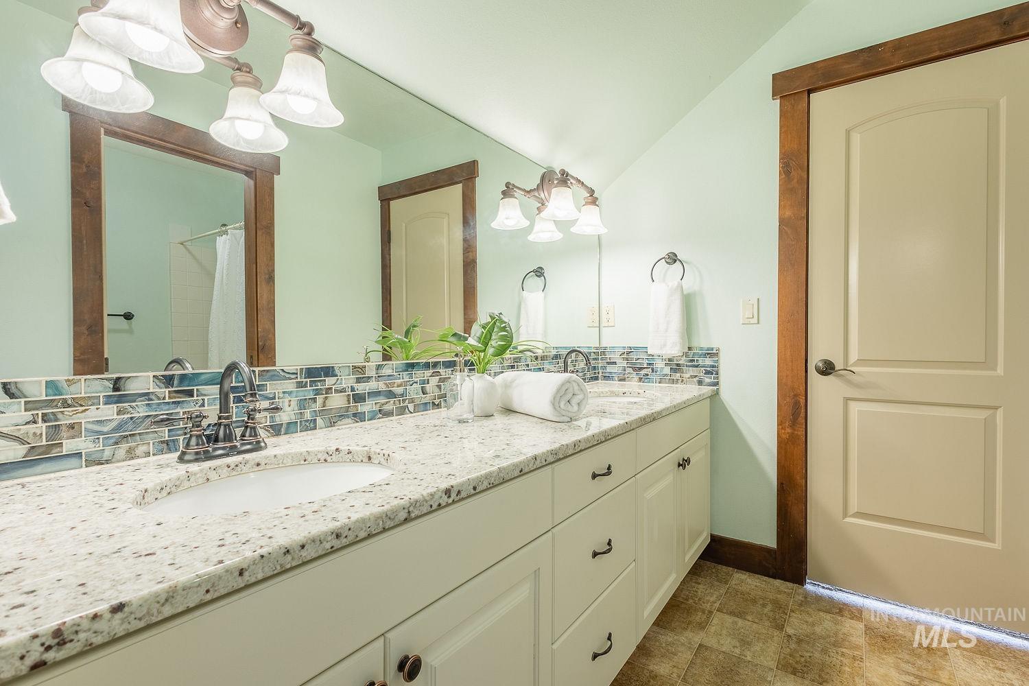 296 N Clearpoint Way, Eagle, Idaho 83616, 5 Bedrooms, 3.5 Bathrooms, Residential For Sale, Price $999,999,MLS 98948833