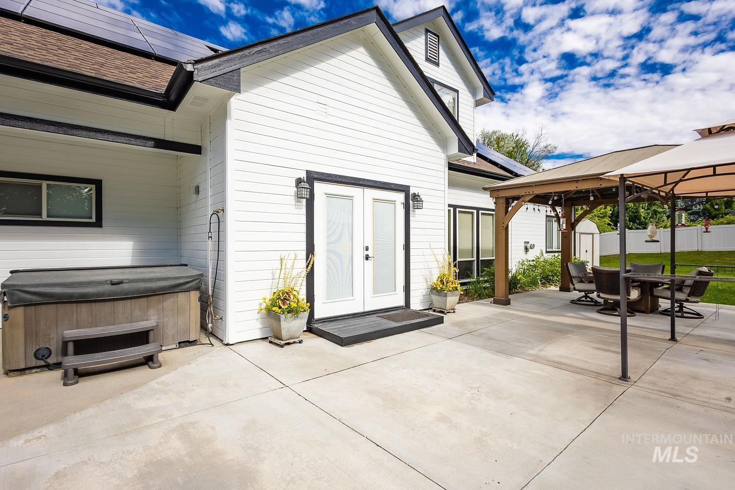 296 N Clearpoint Way, Eagle, Idaho 83616, 5 Bedrooms, 3.5 Bathrooms, Residential For Sale, Price $999,999,MLS 98948833