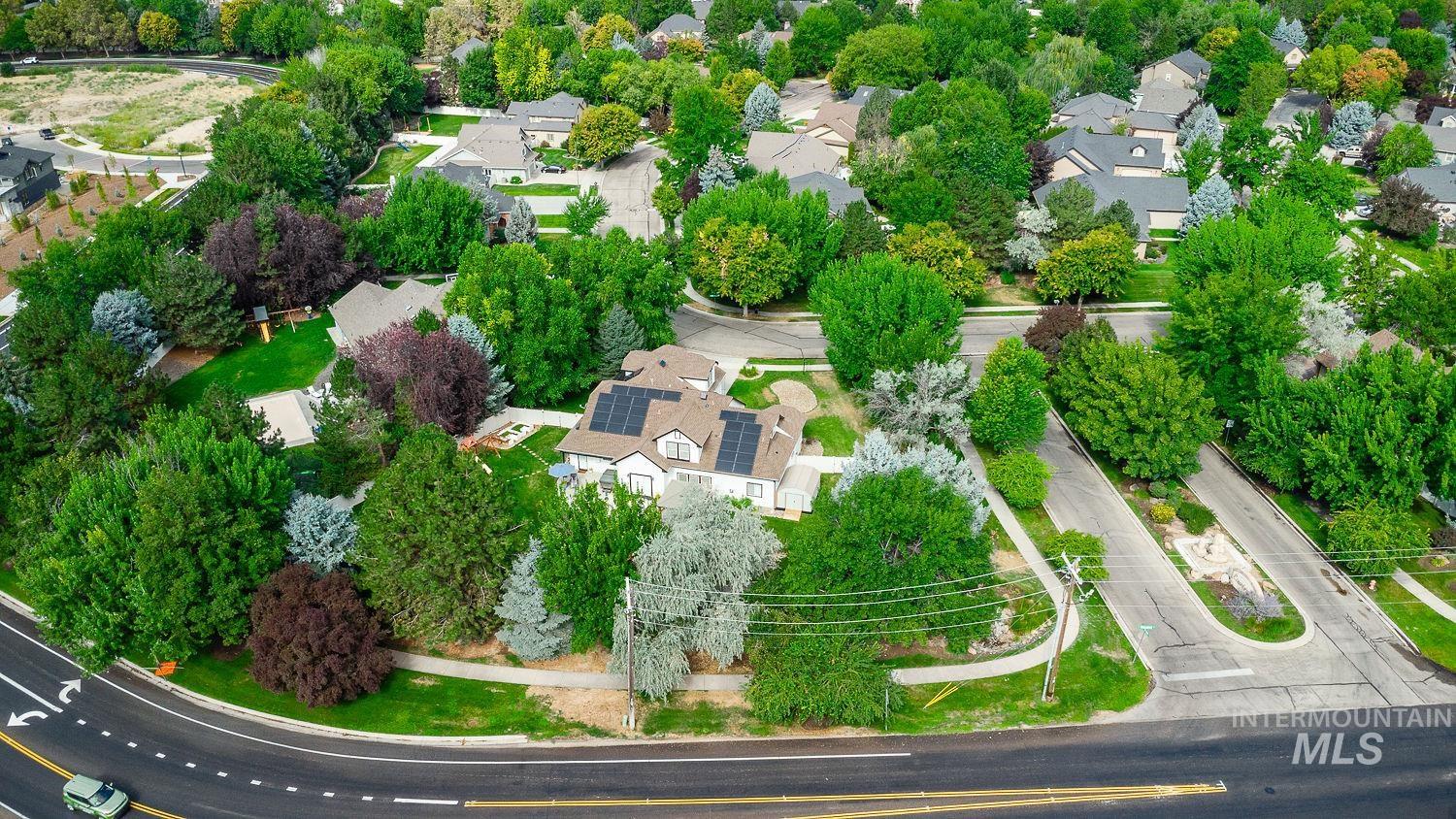 296 N Clearpoint Way, Eagle, Idaho 83616, 5 Bedrooms, 3.5 Bathrooms, Residential For Sale, Price $999,999,MLS 98948833