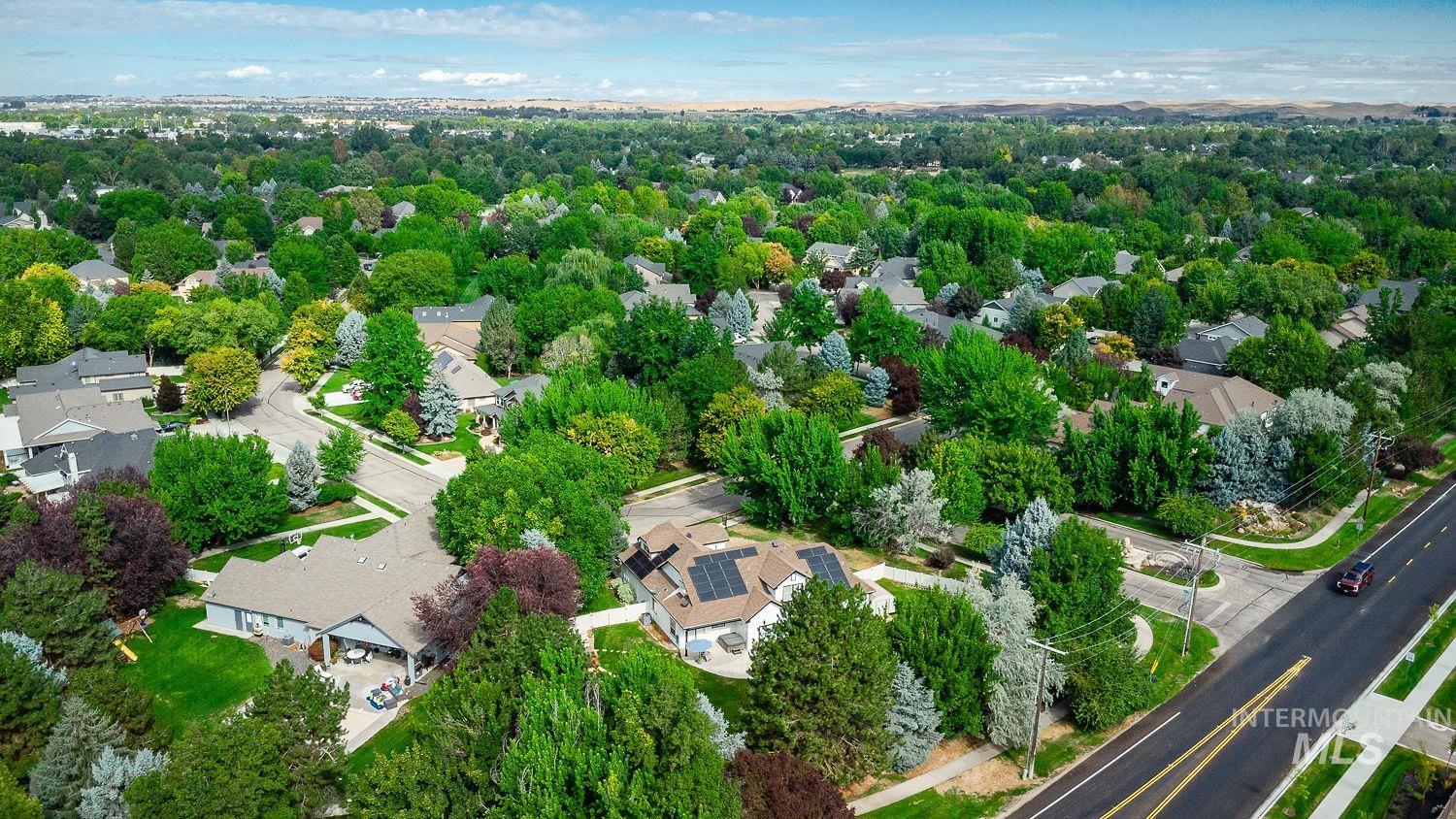 296 N Clearpoint Way, Eagle, Idaho 83616, 5 Bedrooms, 3.5 Bathrooms, Residential For Sale, Price $999,999,MLS 98948833