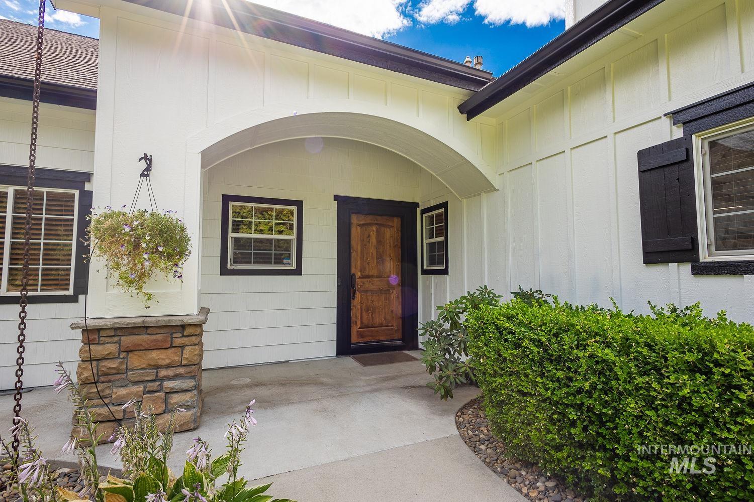 296 N Clearpoint Way, Eagle, Idaho 83616, 5 Bedrooms, 3.5 Bathrooms, Residential For Sale, Price $999,999, 98948833