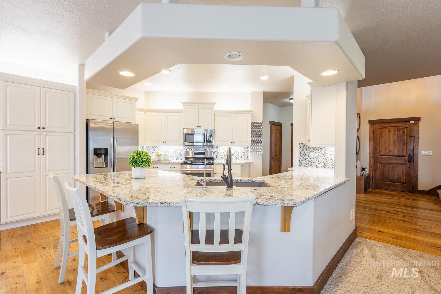 296 N Clearpoint Way, Eagle, Idaho 83616, 5 Bedrooms, 3.5 Bathrooms, Residential For Sale, Price $999,999,MLS 98948833