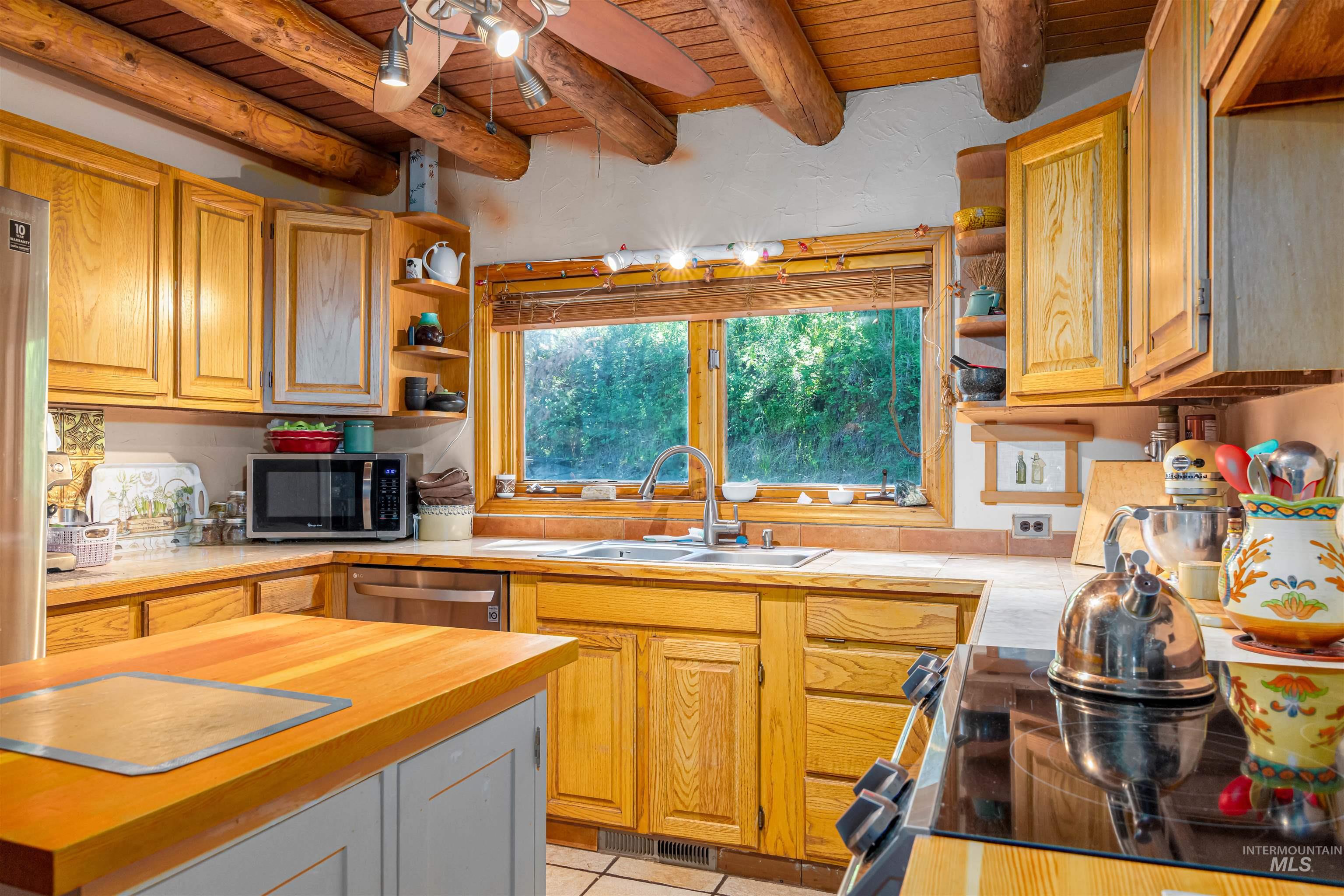 39055 Hilltop Ln, Lewiston, Idaho 83501, 3 Bedrooms, 2 Bathrooms, Residential For Sale, Price $495,000,MLS 98948907