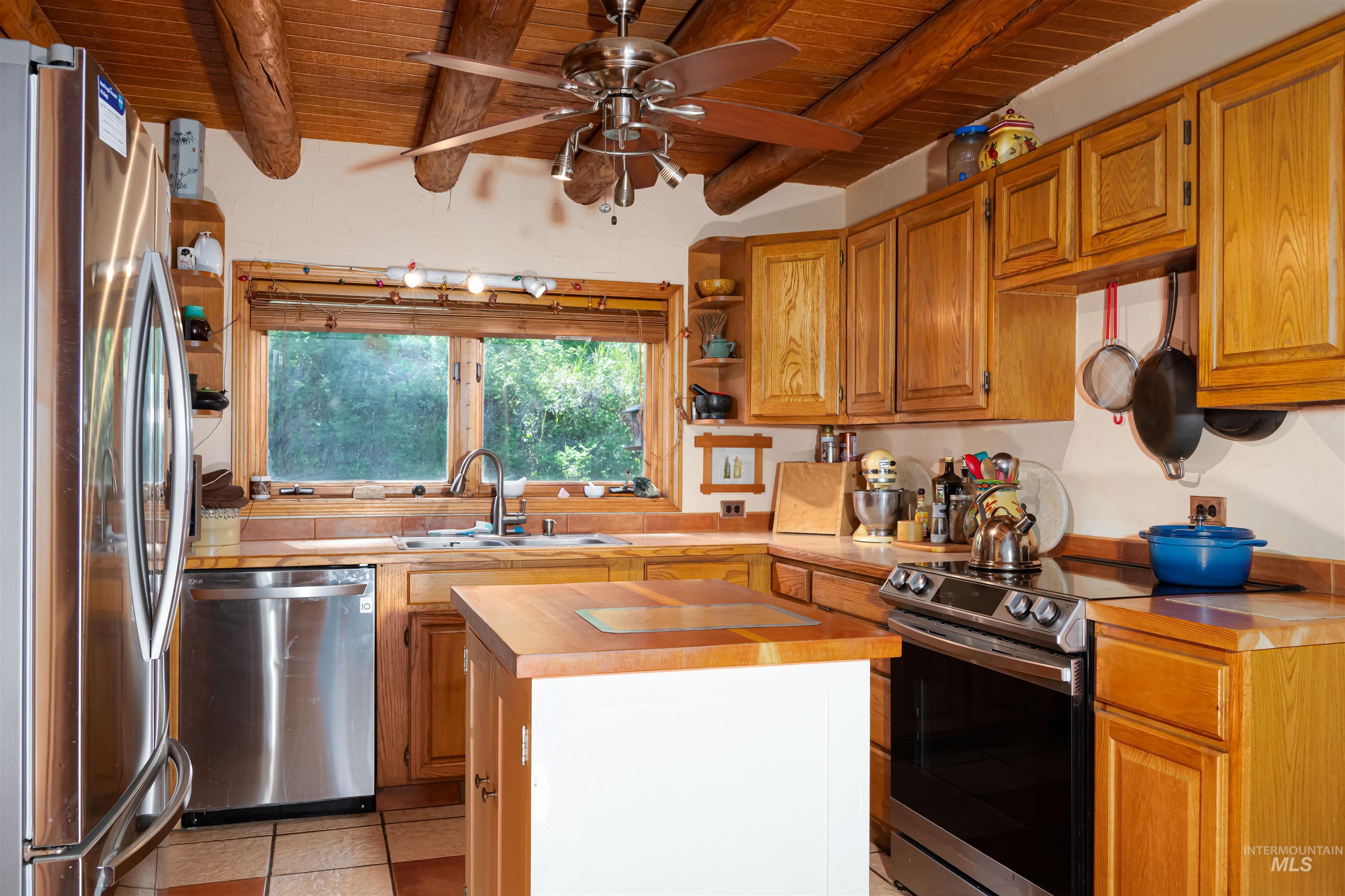 39055 Hilltop Ln, Lewiston, Idaho 83501, 3 Bedrooms, 2 Bathrooms, Residential For Sale, Price $495,000,MLS 98948907