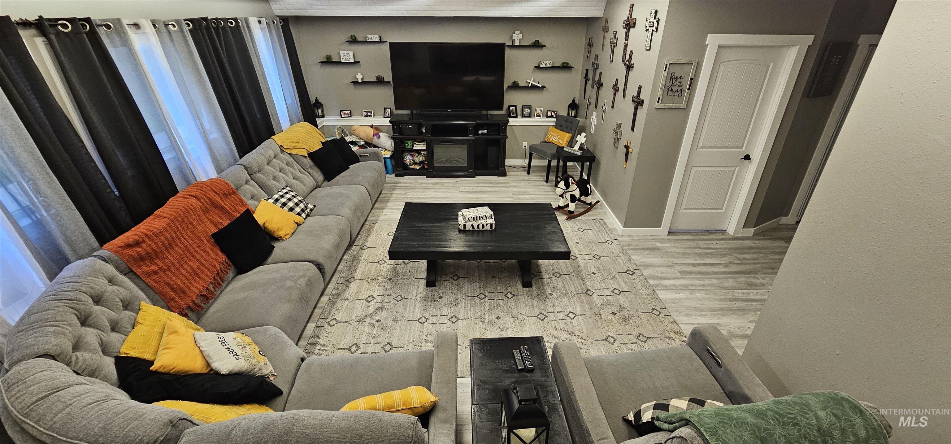 1122 N Roper Pl, Meridian, Idaho 83642, 4 Bedrooms, 3 Bathrooms, Residential For Sale, Price $699,000, 98949034