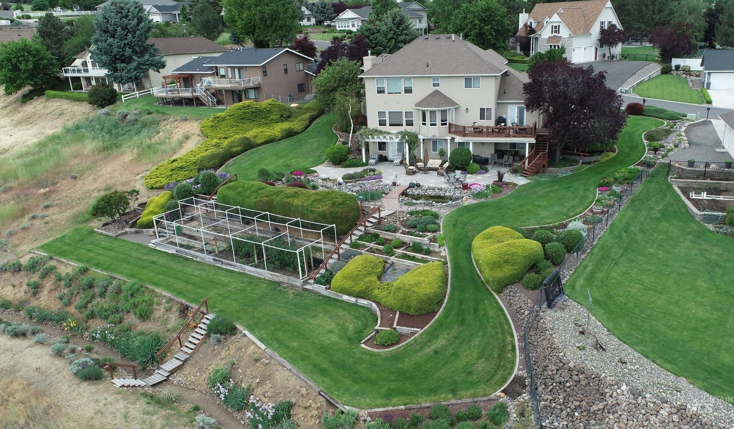 3725 Nicklaus Dr, Clarkston, Washington 99403, 5 Bedrooms, 4 Bathrooms, Residential For Sale, Price $794,000,MLS 98949094