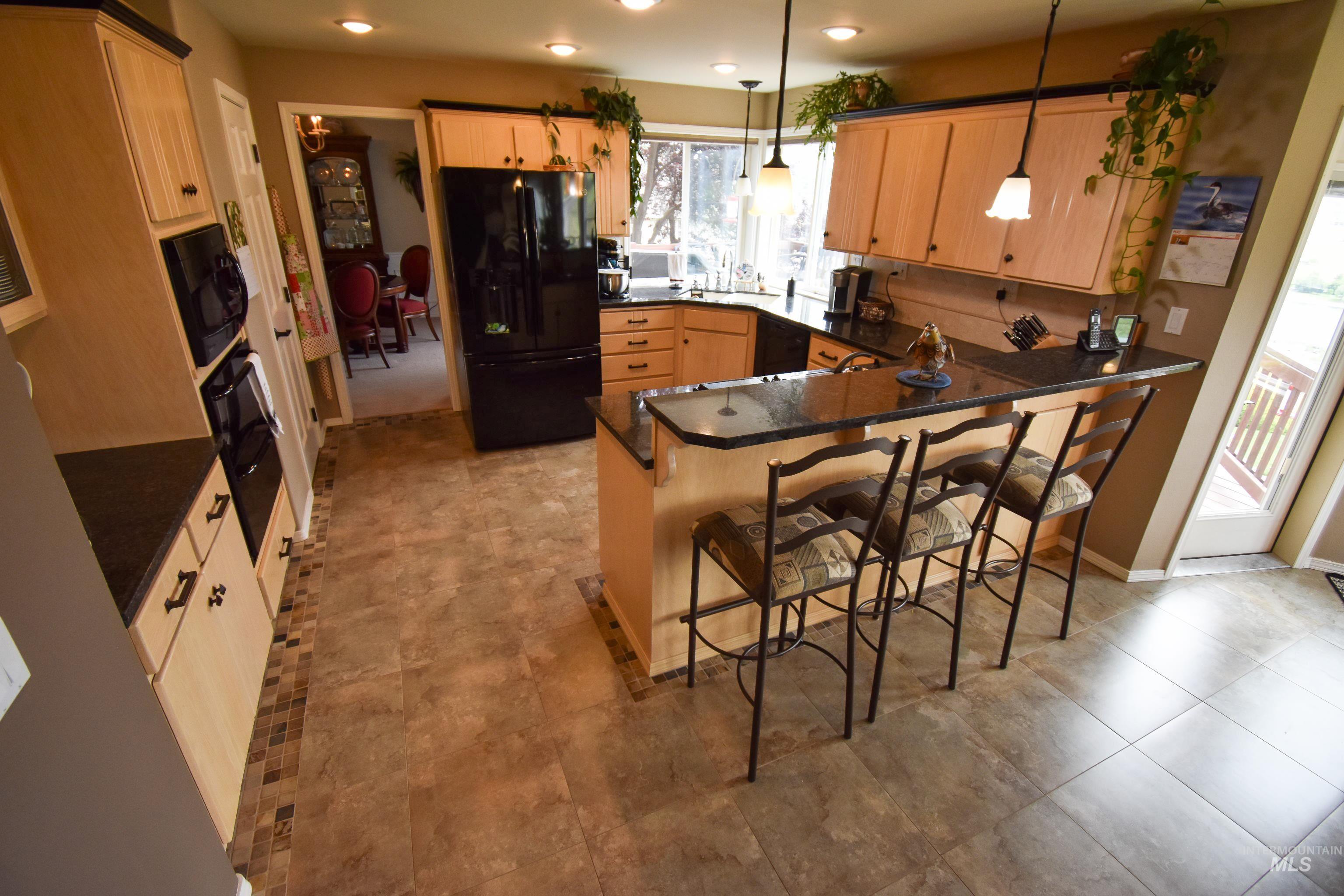 3725 Nicklaus Dr, Clarkston, Washington 99403, 5 Bedrooms, 4 Bathrooms, Residential For Sale, Price $794,000,MLS 98949094