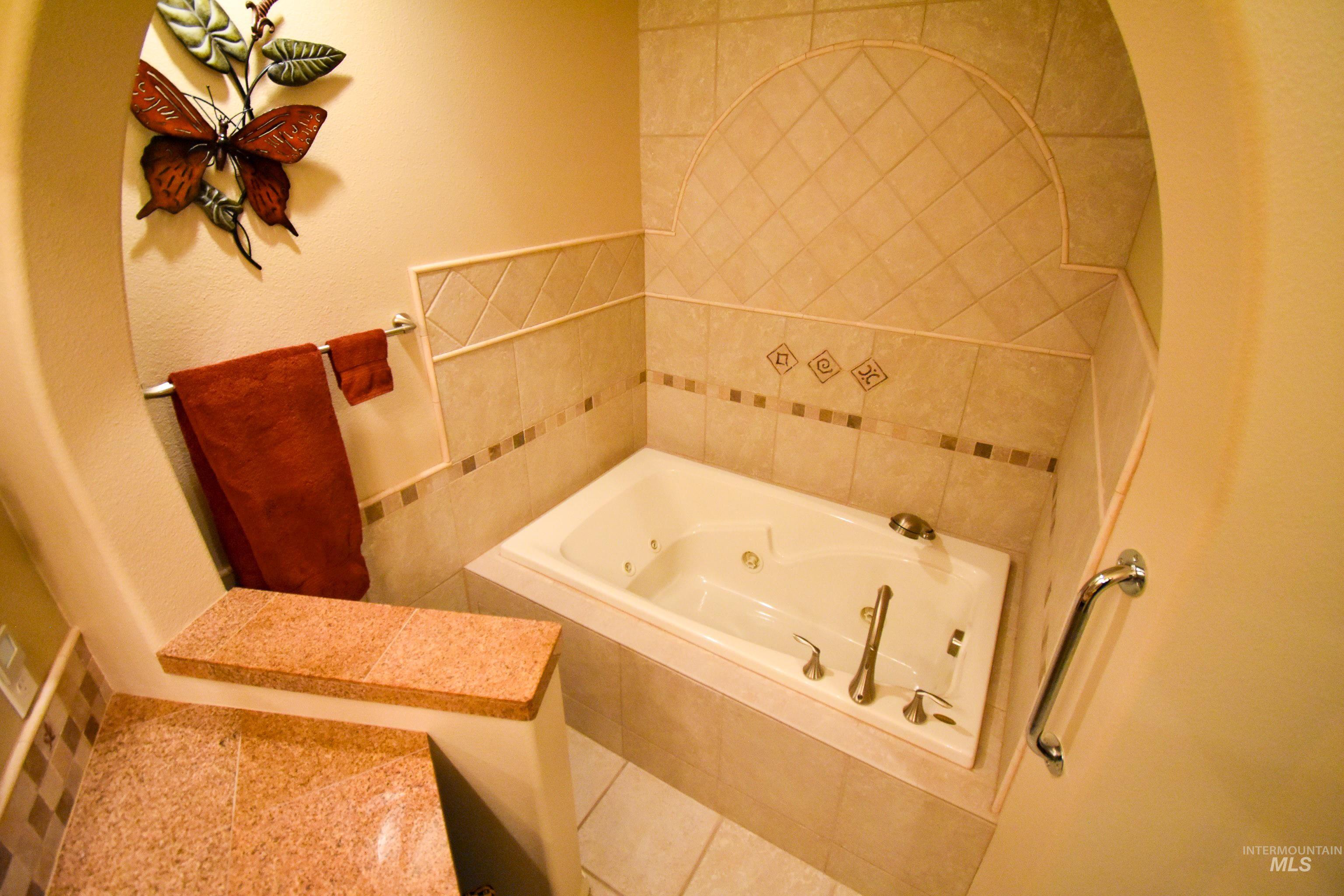 3725 Nicklaus Dr, Clarkston, Washington 99403, 5 Bedrooms, 4 Bathrooms, Residential For Sale, Price $794,000,MLS 98949094