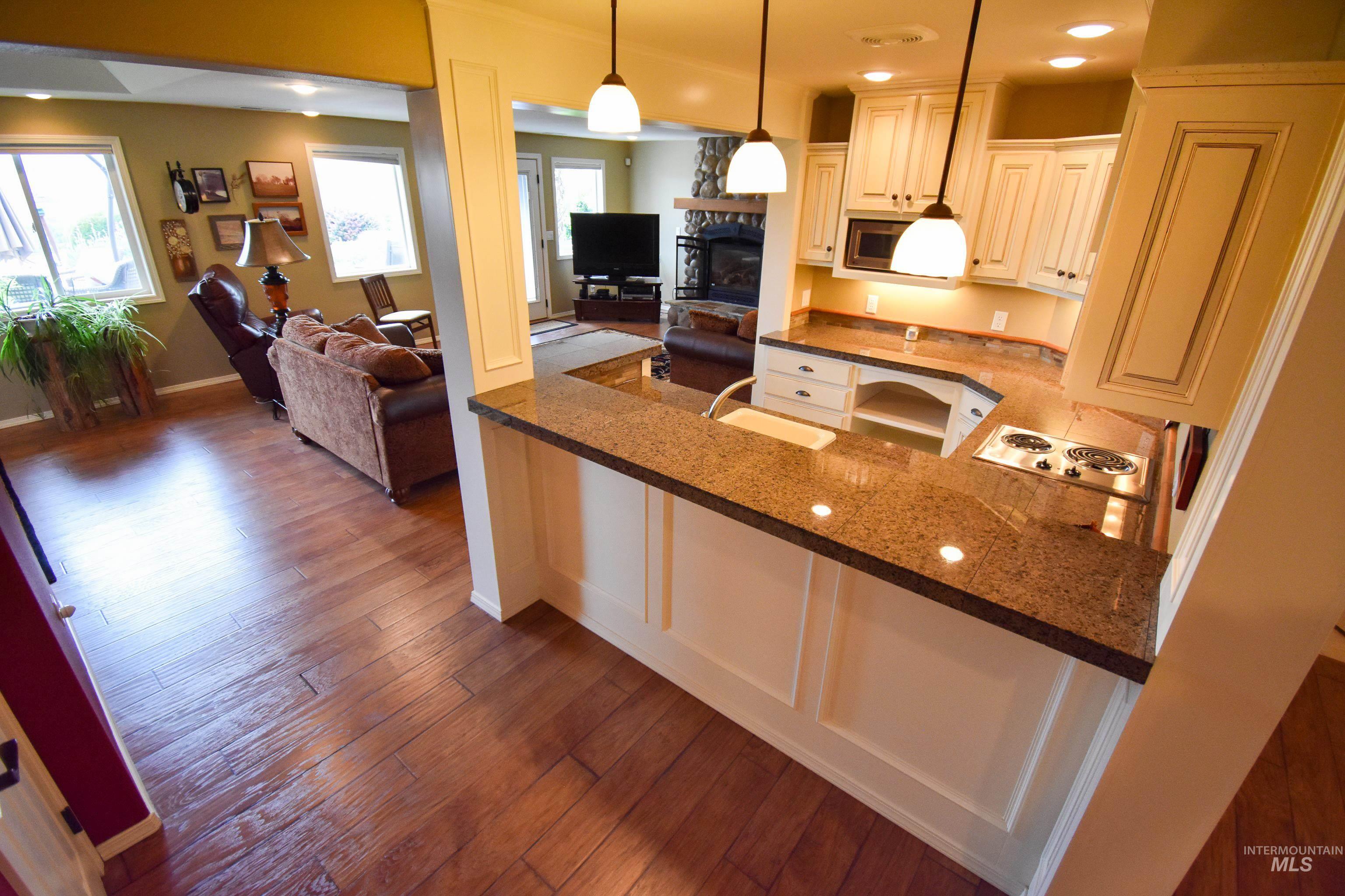 3725 Nicklaus Dr, Clarkston, Washington 99403, 5 Bedrooms, 4 Bathrooms, Residential For Sale, Price $794,000,MLS 98949094