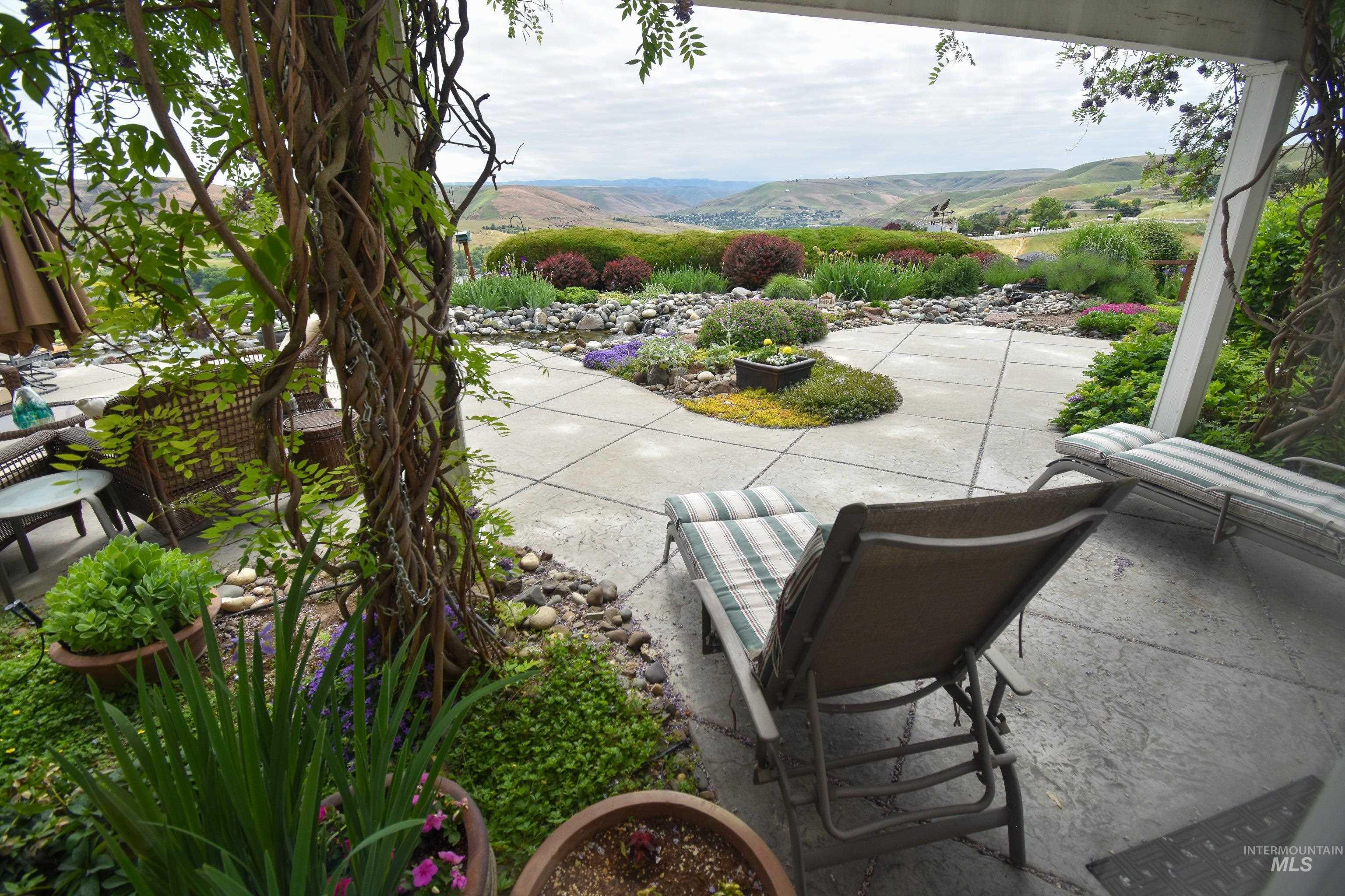 3725 Nicklaus Dr, Clarkston, Washington 99403, 5 Bedrooms, 4 Bathrooms, Residential For Sale, Price $794,000,MLS 98949094