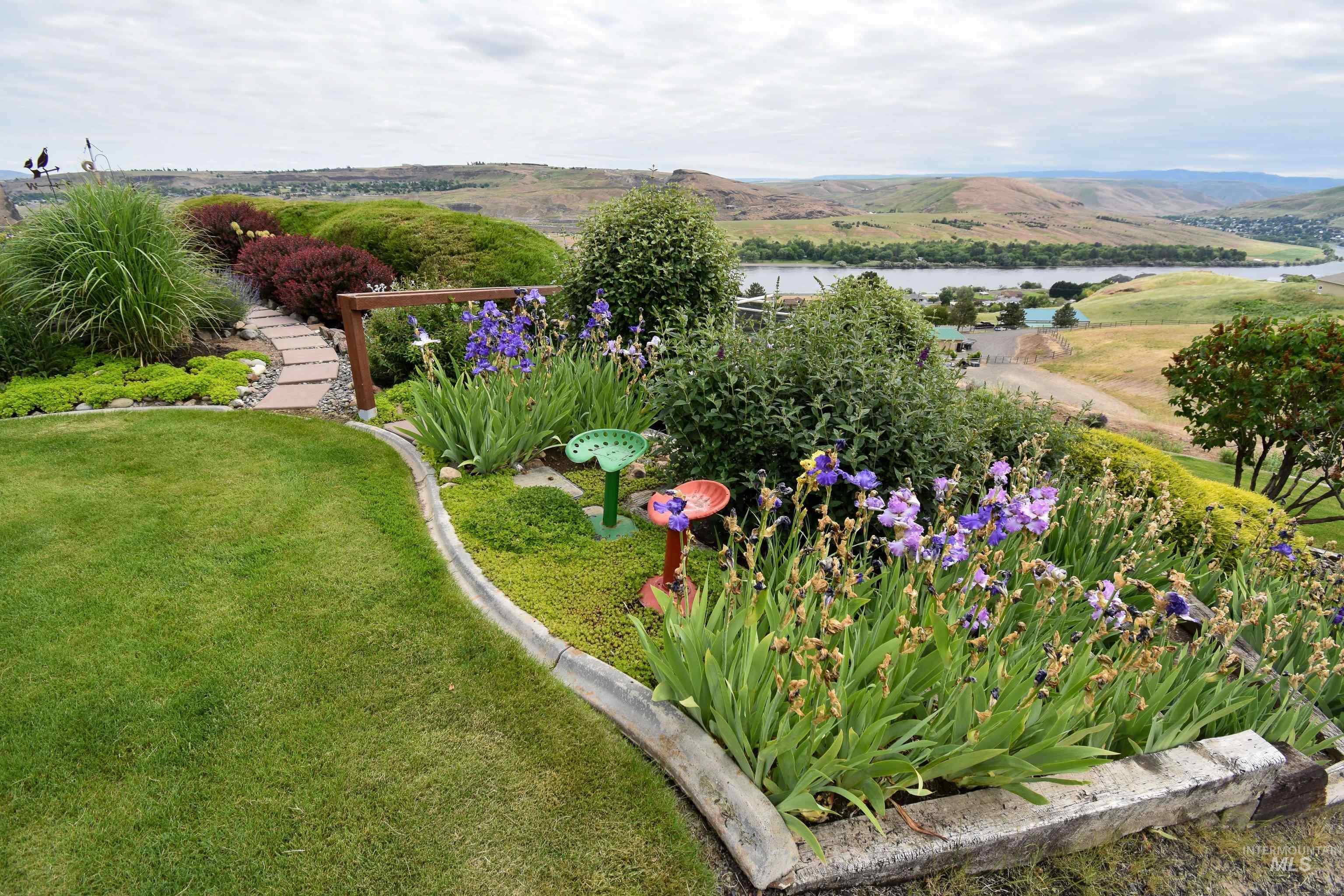 3725 Nicklaus Dr, Clarkston, Washington 99403, 5 Bedrooms, 4 Bathrooms, Residential For Sale, Price $794,000,MLS 98949094