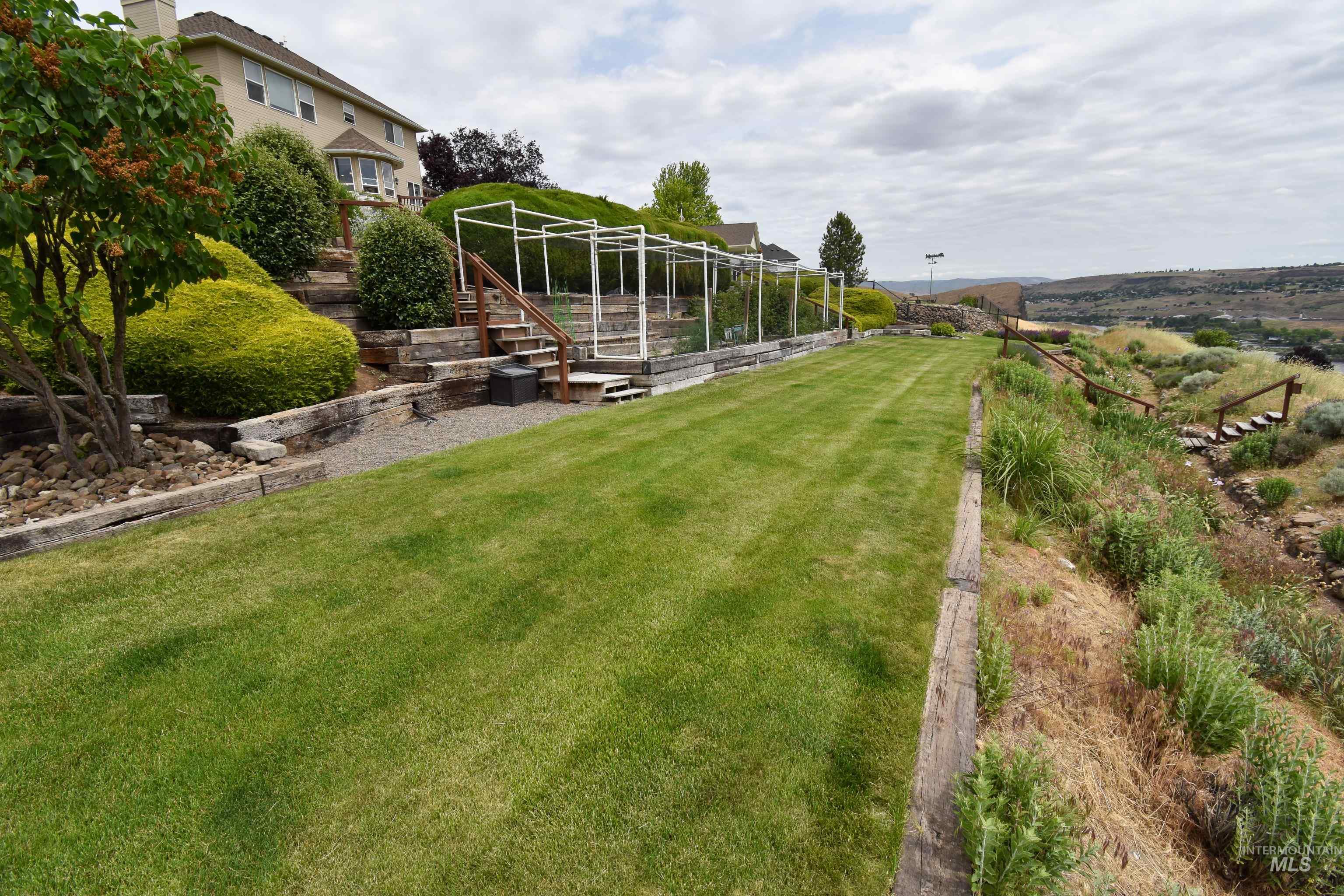 3725 Nicklaus Dr, Clarkston, Washington 99403, 5 Bedrooms, 4 Bathrooms, Residential For Sale, Price $794,000,MLS 98949094