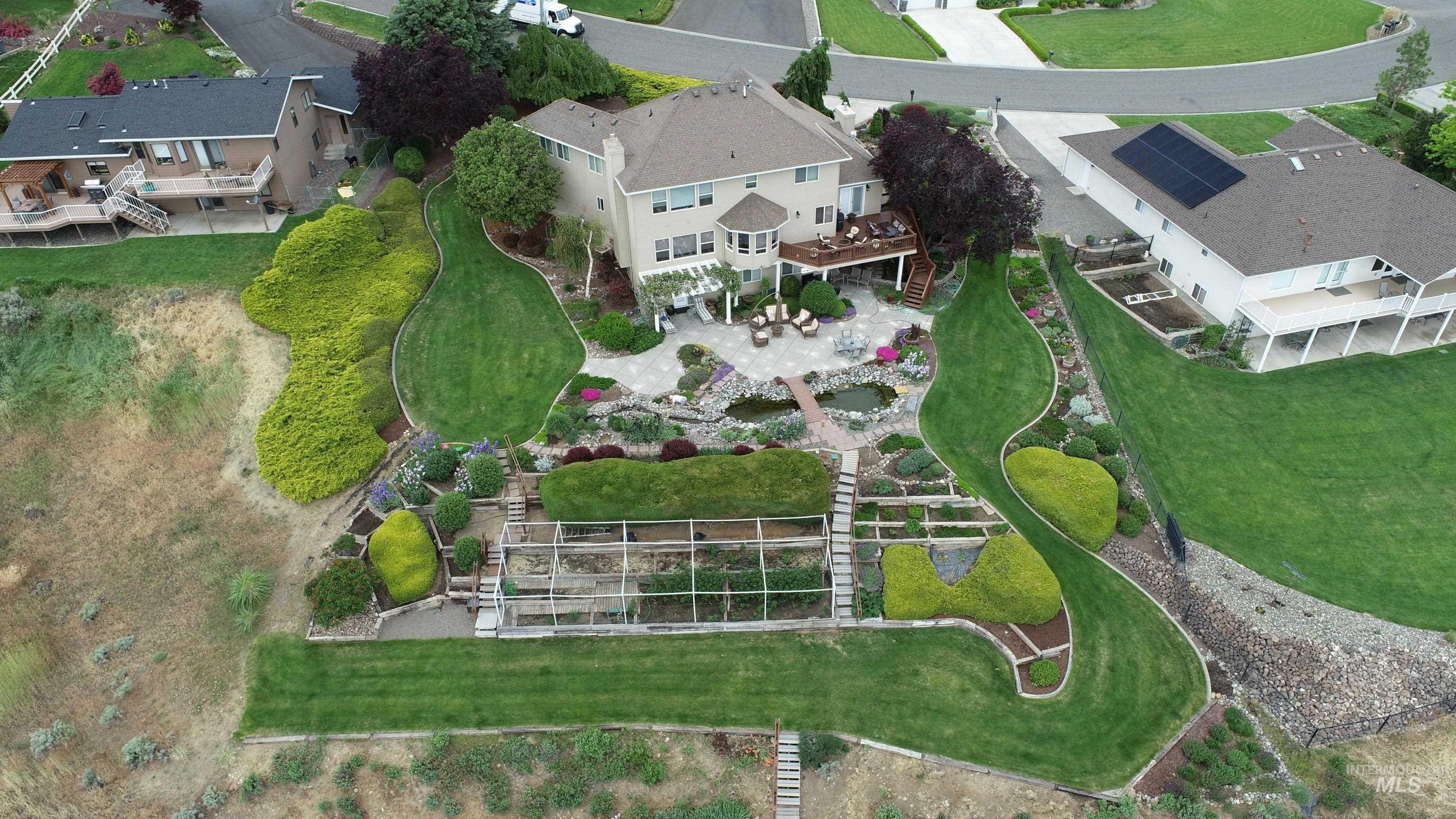 3725 Nicklaus Dr, Clarkston, Washington 99403, 5 Bedrooms, 4 Bathrooms, Residential For Sale, Price $794,000,MLS 98949094