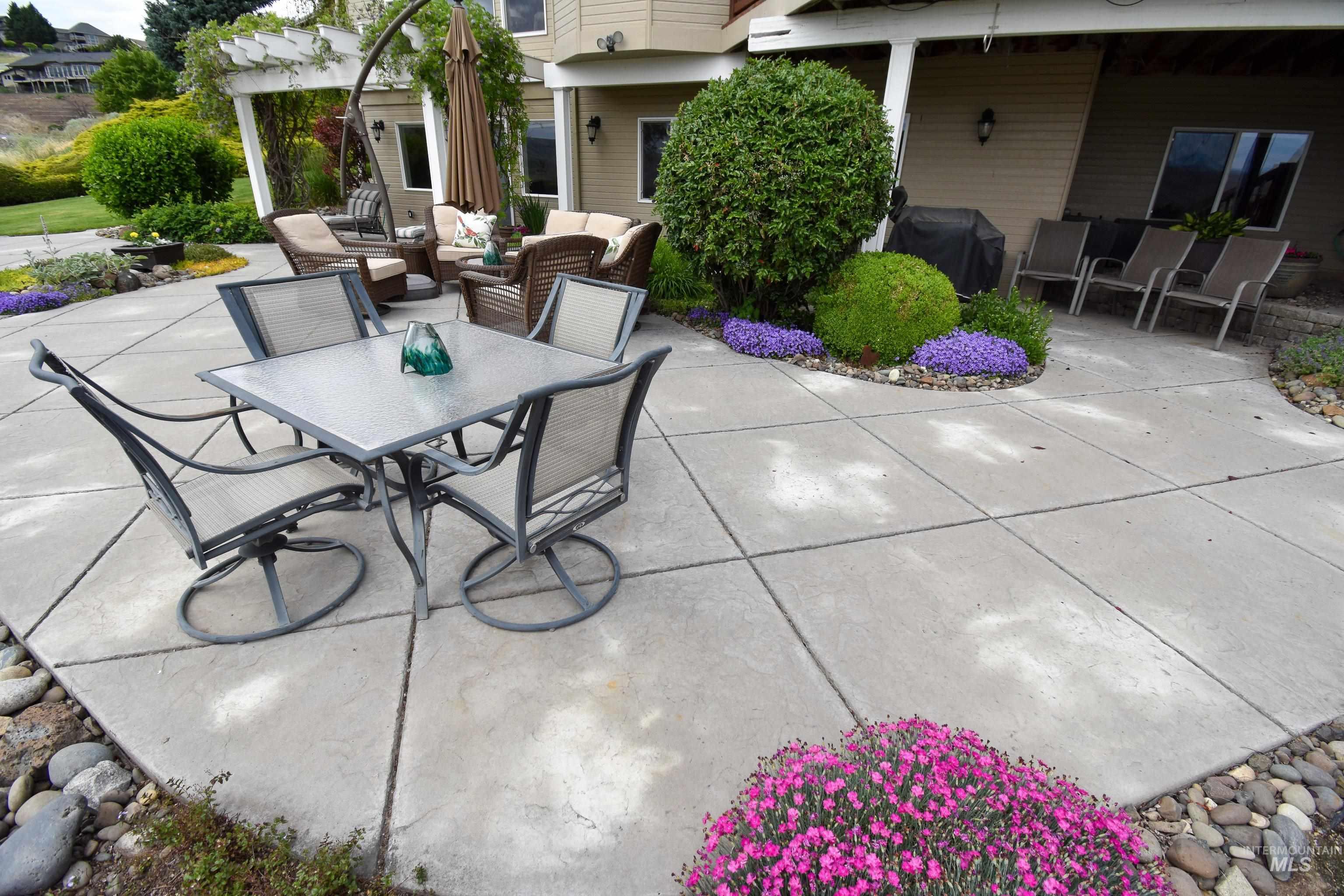 3725 Nicklaus Dr, Clarkston, Washington 99403, 5 Bedrooms, 4 Bathrooms, Residential For Sale, Price $794,000,MLS 98949094