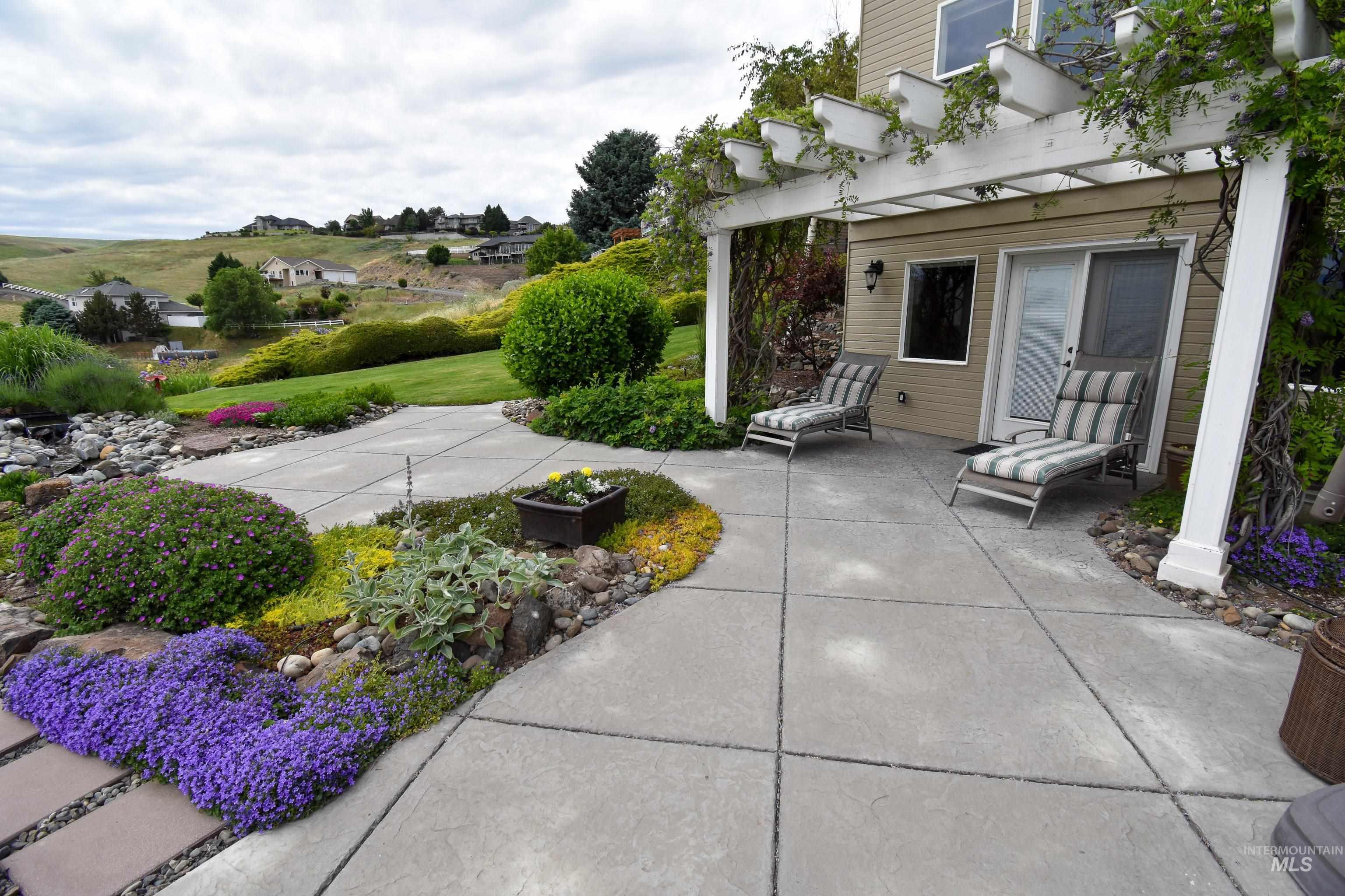 3725 Nicklaus Dr, Clarkston, Washington 99403, 5 Bedrooms, 4 Bathrooms, Residential For Sale, Price $794,000,MLS 98949094