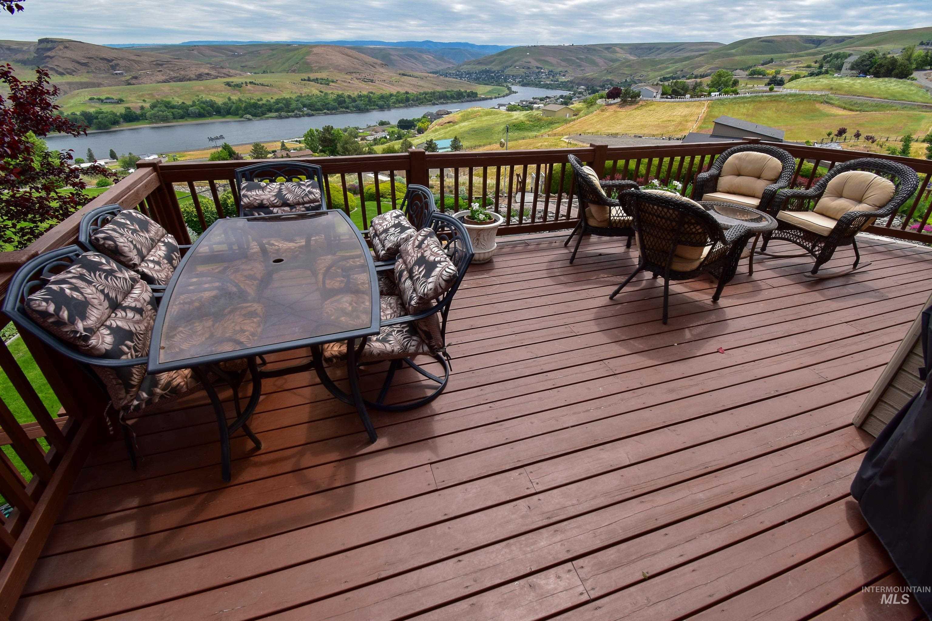 3725 Nicklaus Dr, Clarkston, Washington 99403, 5 Bedrooms, 4 Bathrooms, Residential For Sale, Price $794,000,MLS 98949094