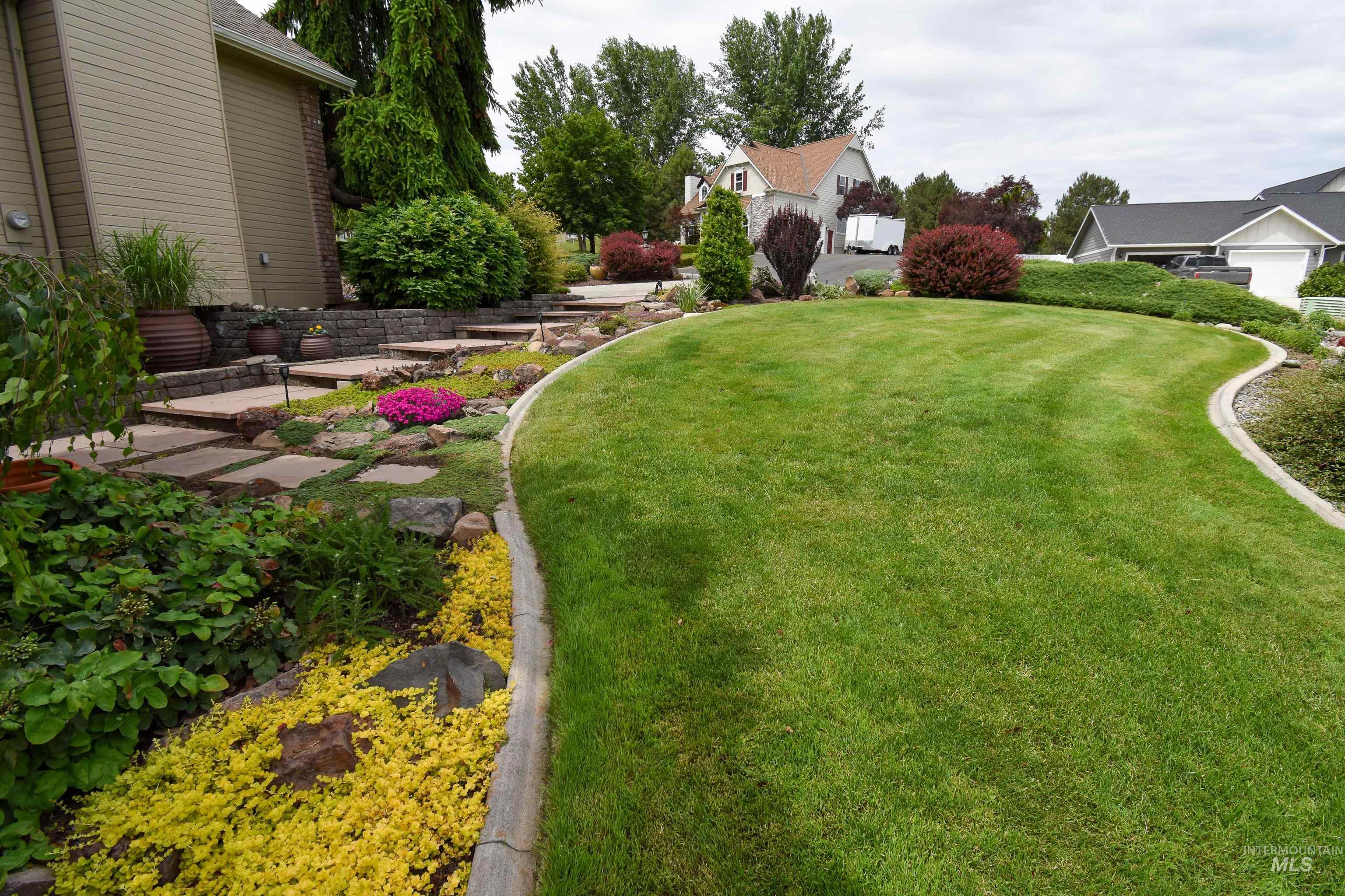 3725 Nicklaus Dr, Clarkston, Washington 99403, 5 Bedrooms, 4 Bathrooms, Residential For Sale, Price $794,000,MLS 98949094