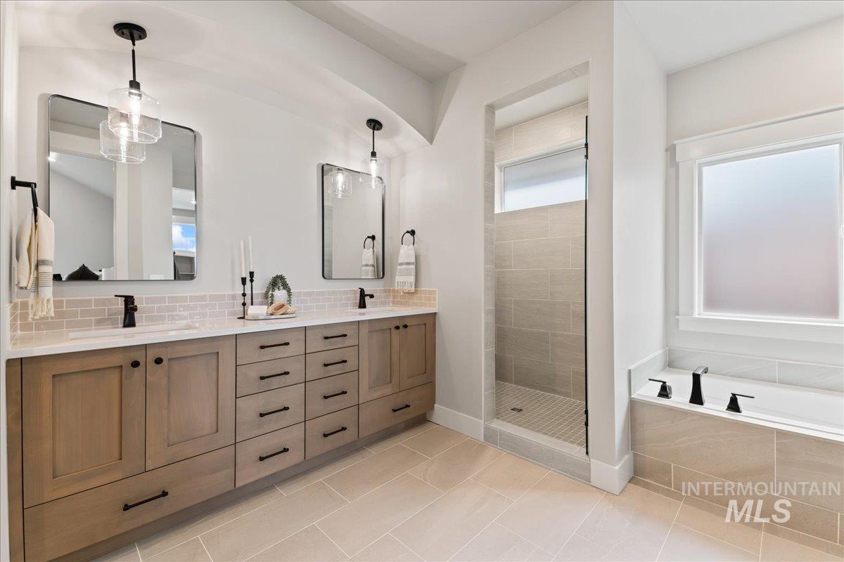 1176 W Eiger Dr, Nampa, Idaho 83686, 3 Bedrooms, 2.5 Bathrooms, Residential For Sale, Price $724,900,MLS 98949098