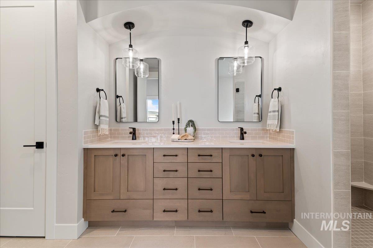 1176 W Eiger Dr, Nampa, Idaho 83686, 3 Bedrooms, 2.5 Bathrooms, Residential For Sale, Price $724,900,MLS 98949098