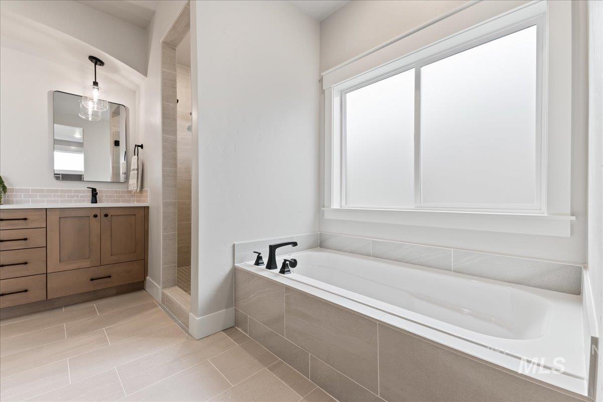 1176 W Eiger Dr, Nampa, Idaho 83686, 3 Bedrooms, 2.5 Bathrooms, Residential For Sale, Price $724,900,MLS 98949098